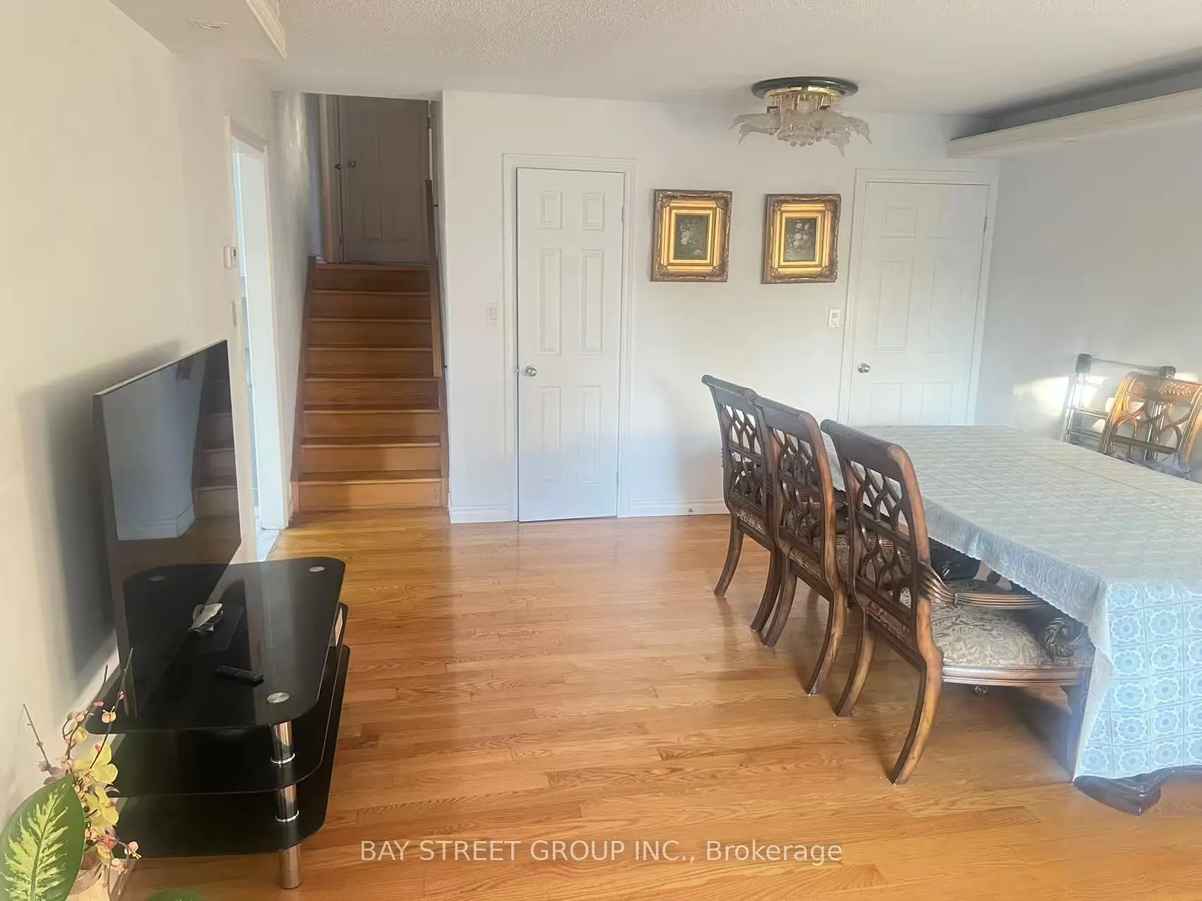 106 Haven Hill Square, #Upper