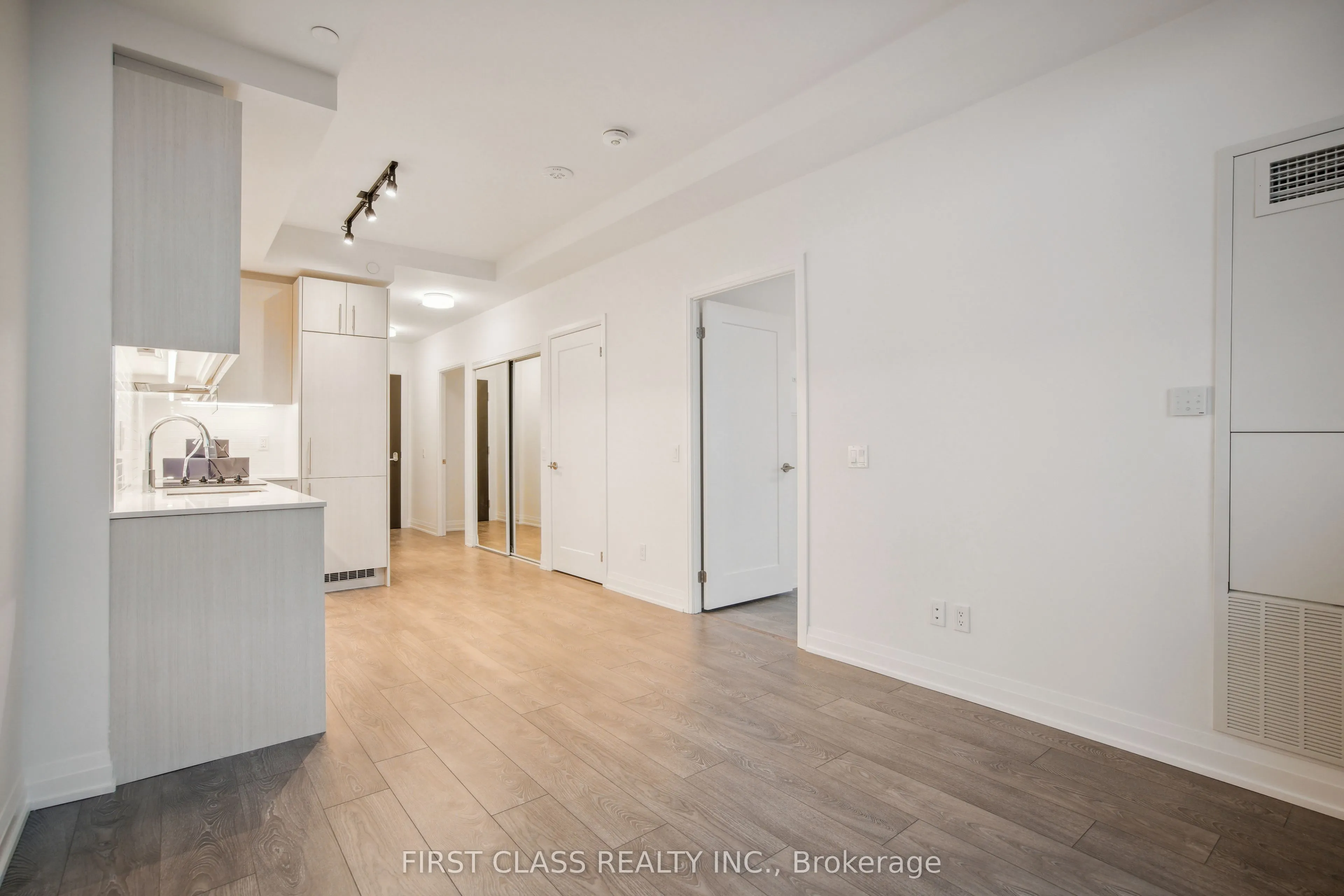 286 Main Street, #917