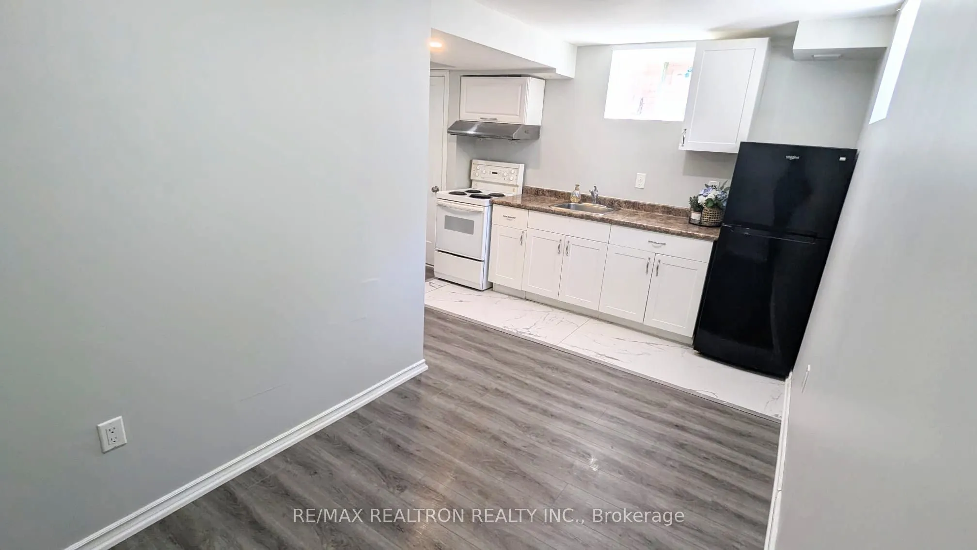 11 Hesketh Road, #BASEMENT
