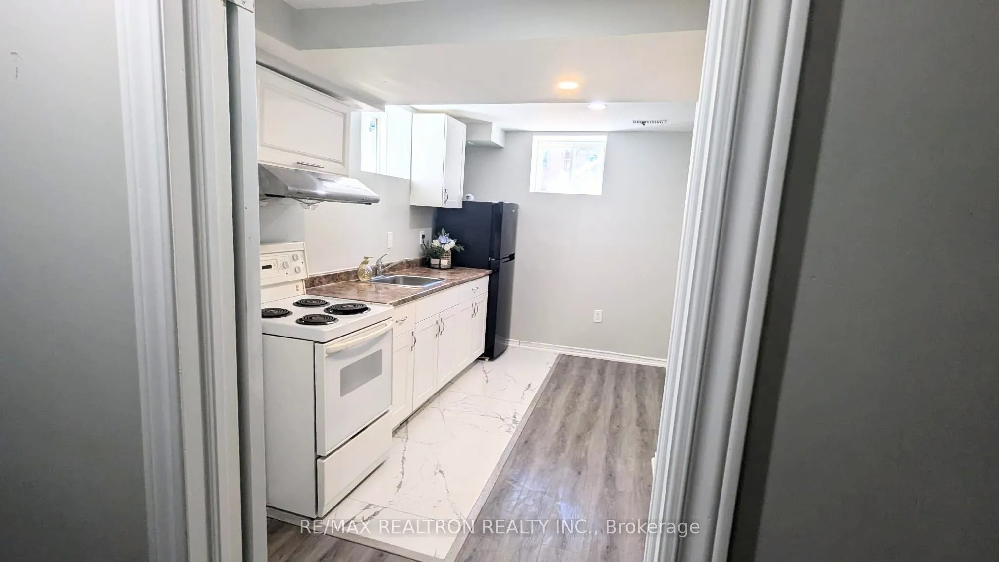 11 Hesketh Road, #BASEMENT