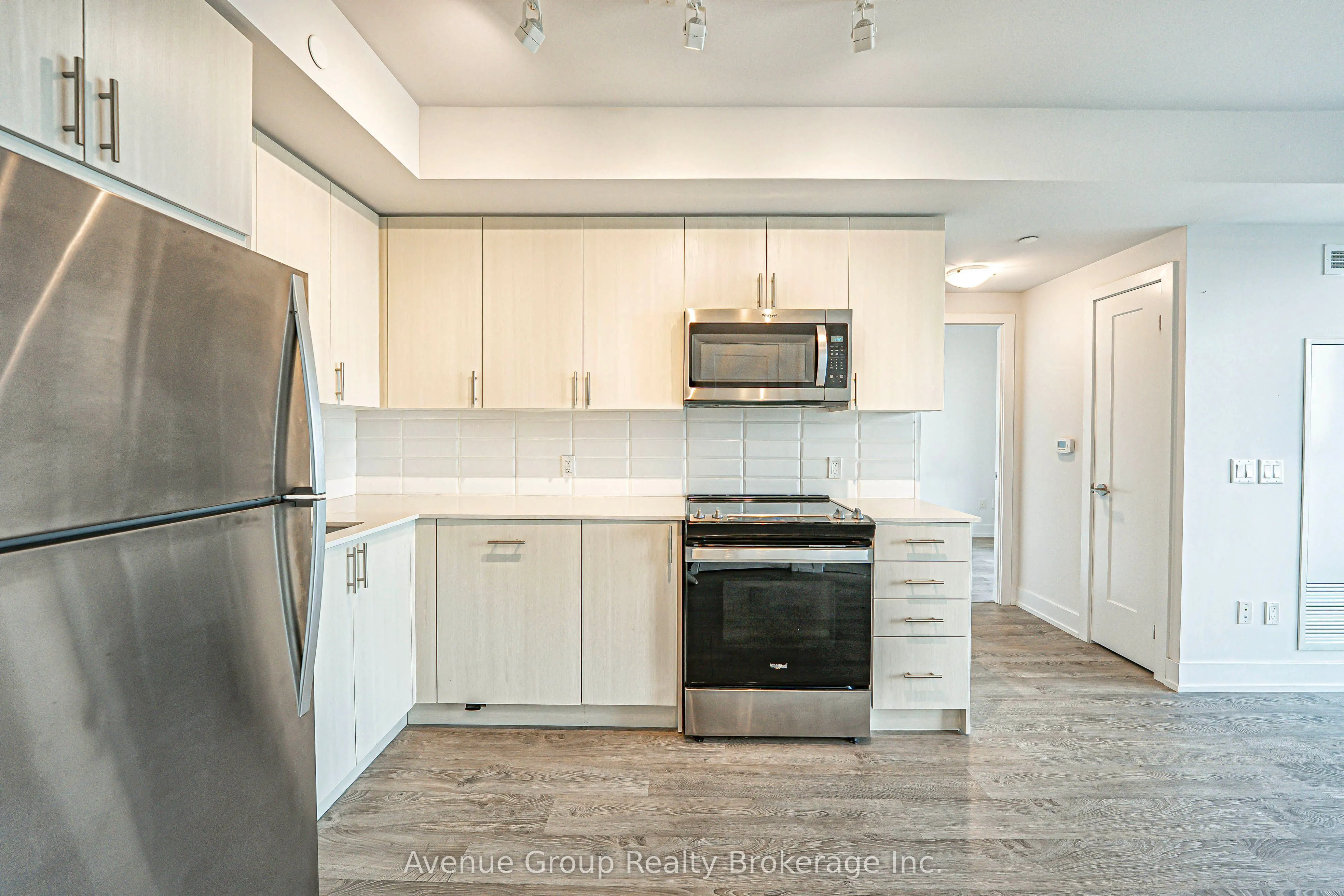 2550 SIMCOE Street, #816