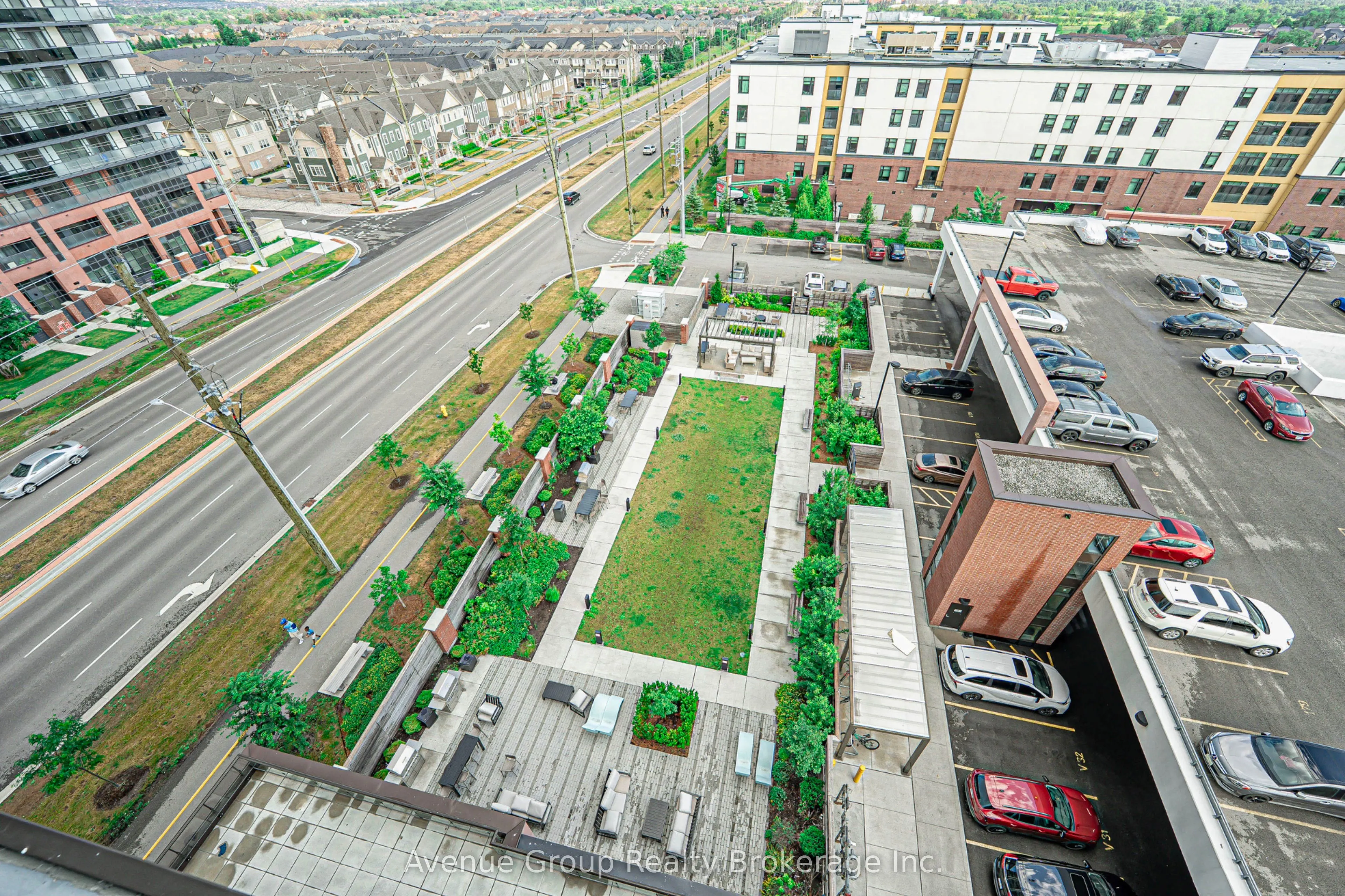 2550 SIMCOE Street, #816
