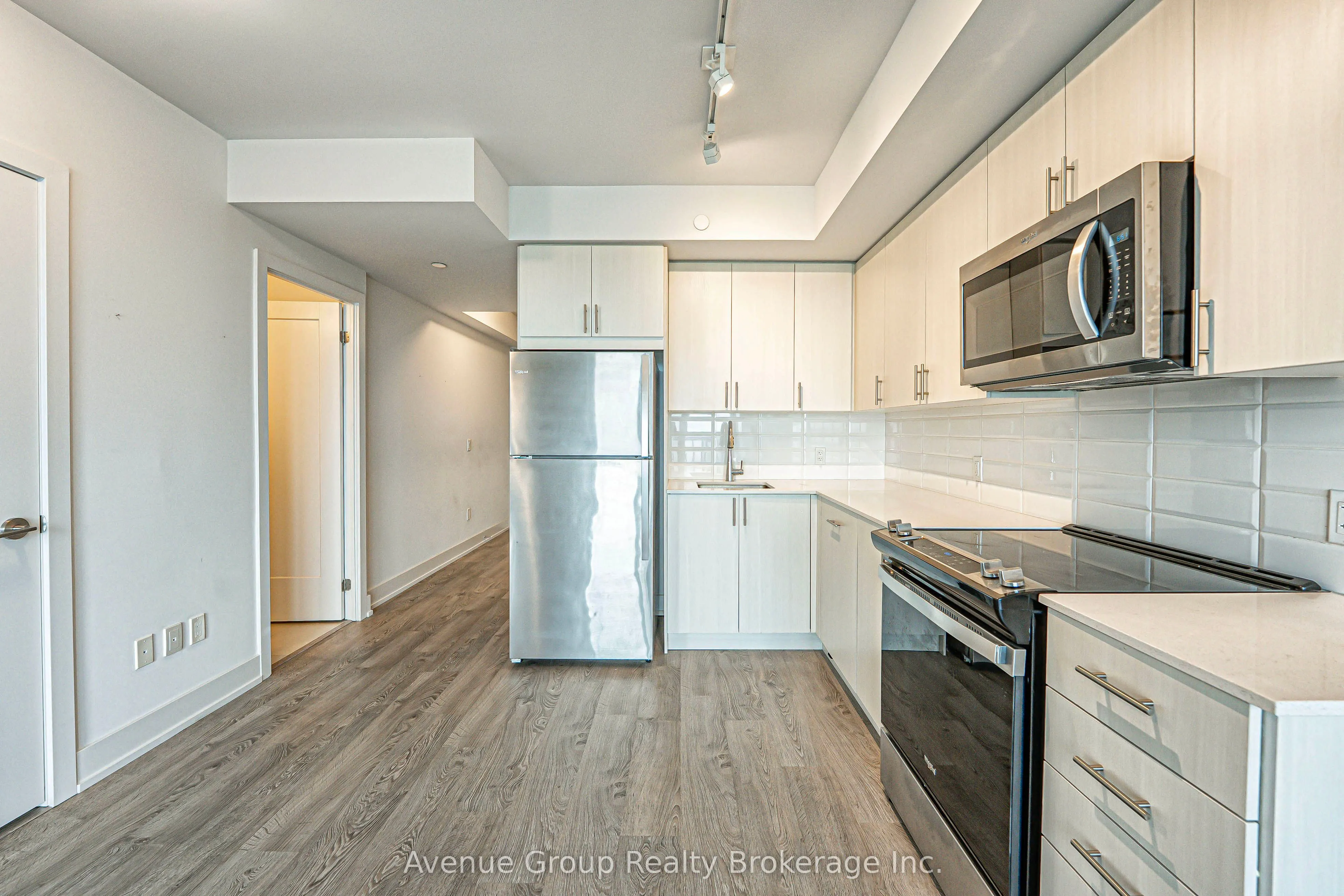 2550 SIMCOE Street, #816