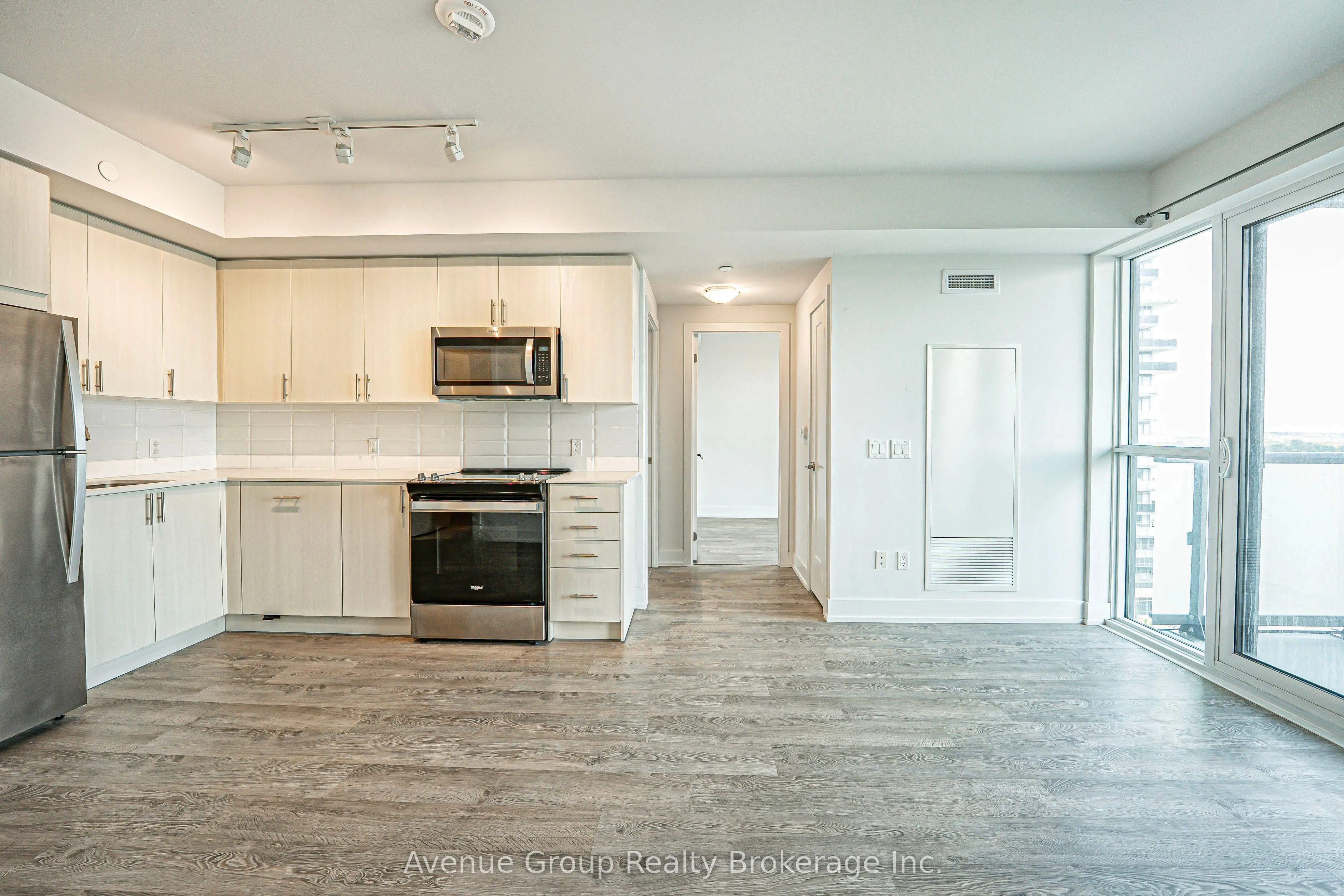 2550 SIMCOE Street, #816