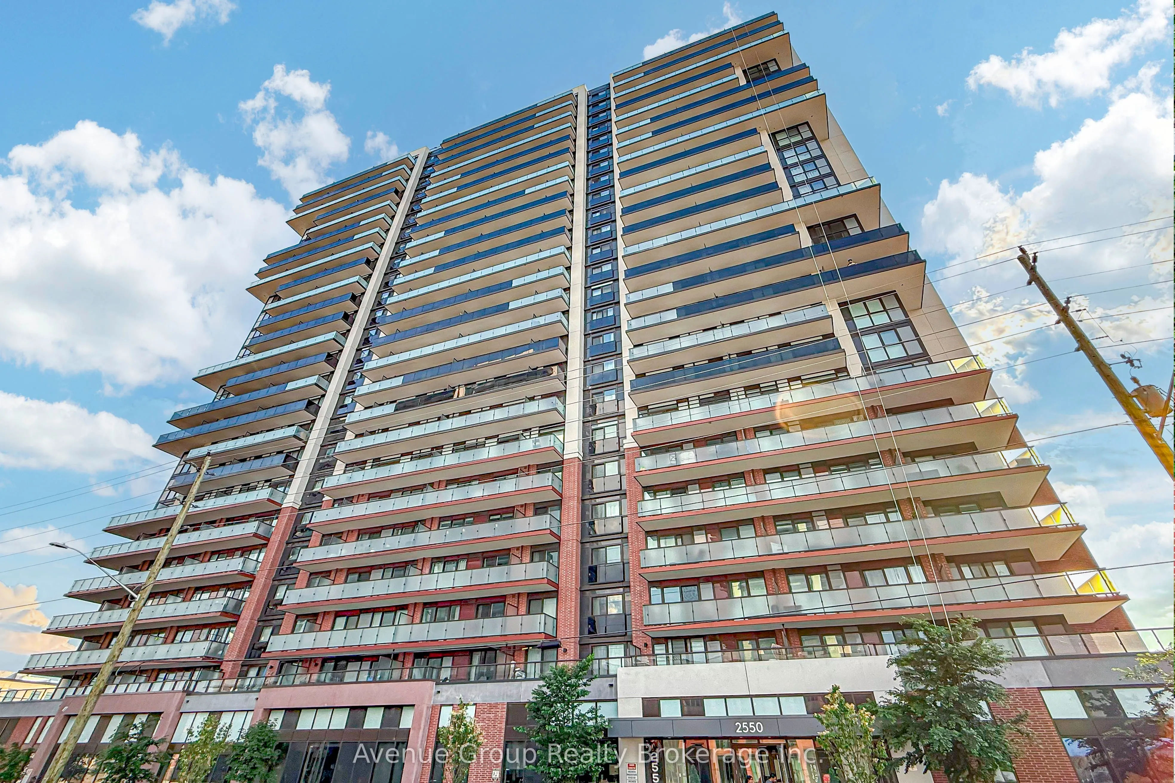 2550 SIMCOE Street, #816