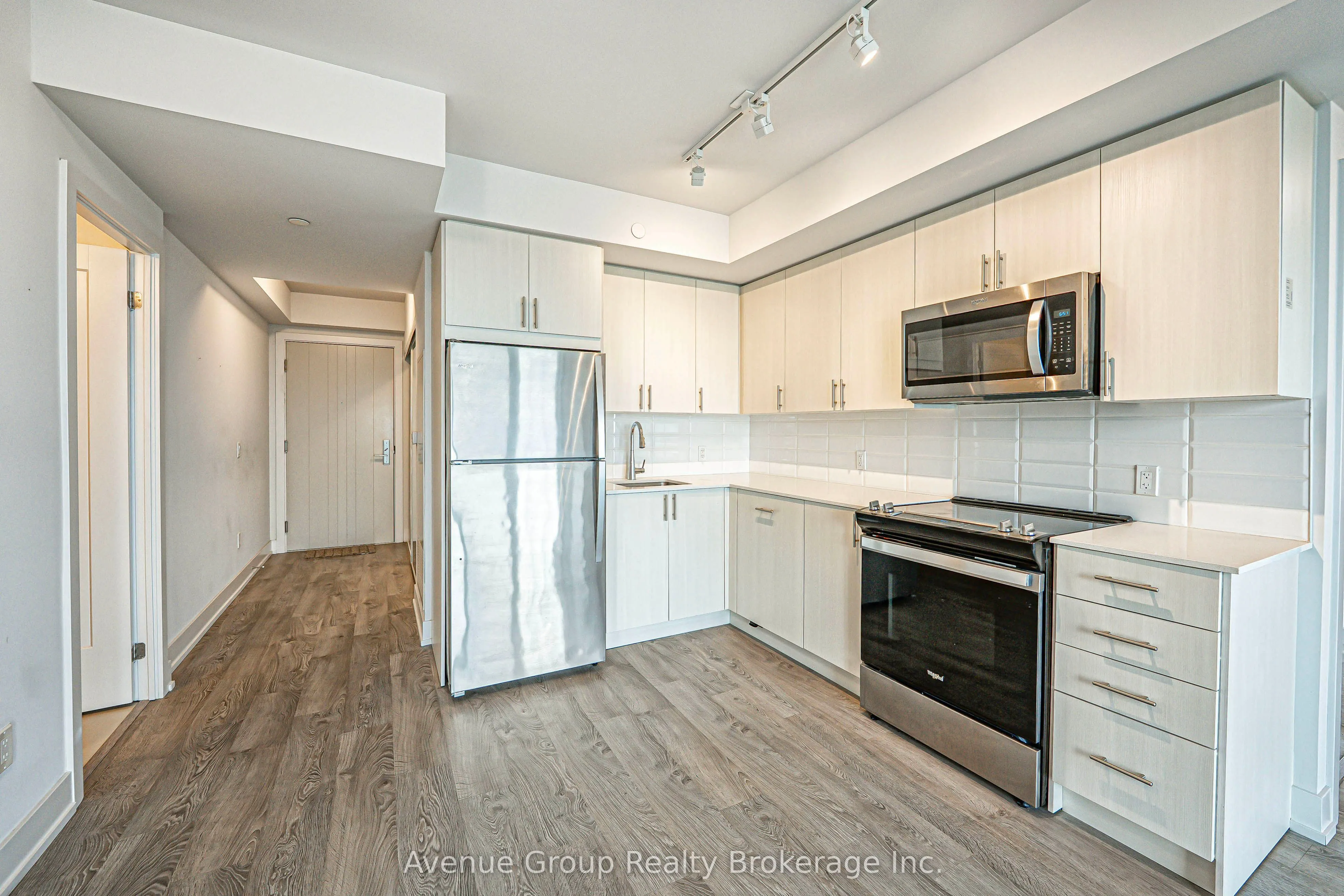 2550 SIMCOE Street, #816
