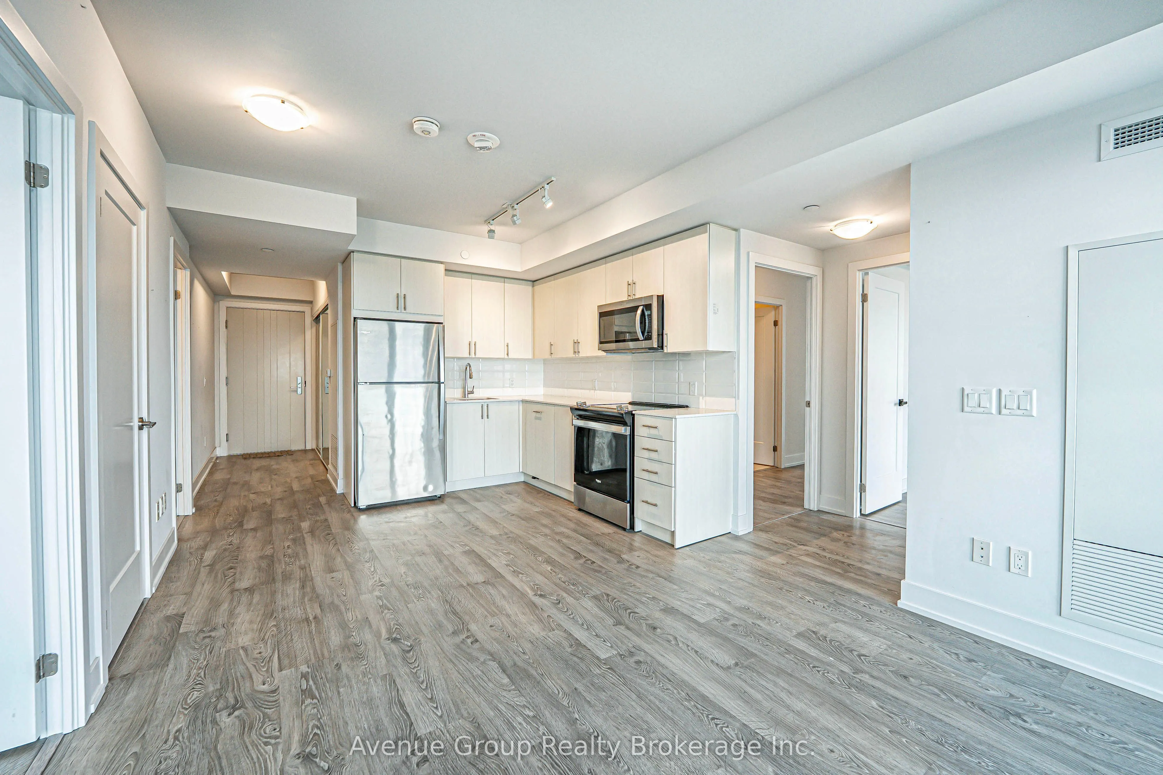 2550 SIMCOE Street, #816