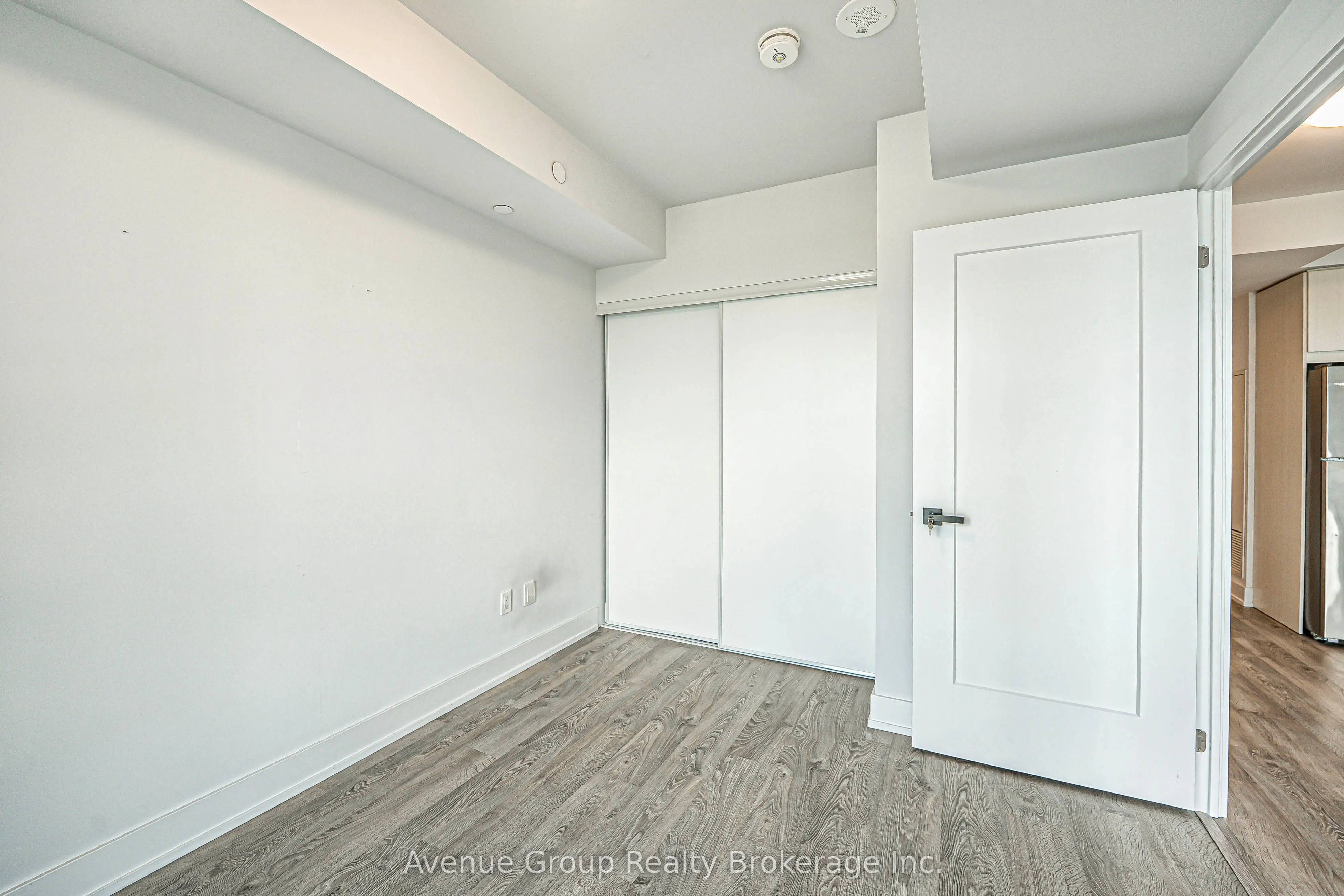 2550 SIMCOE Street, #816