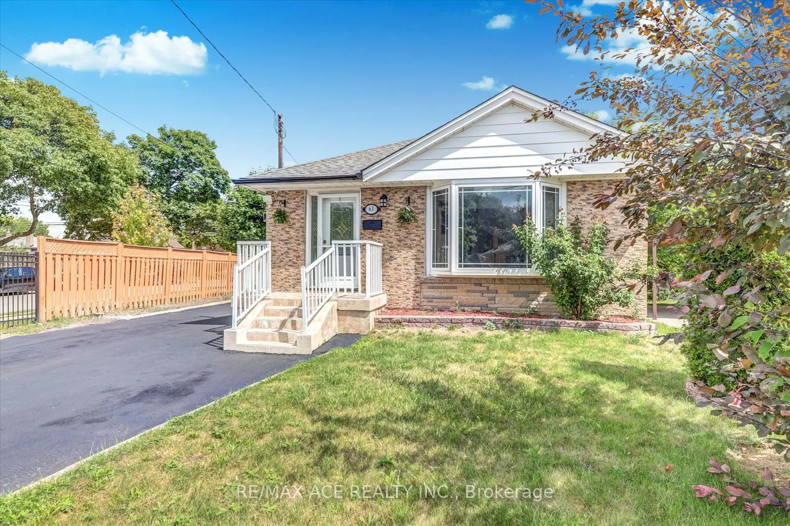 63 Lynvalley Crescent