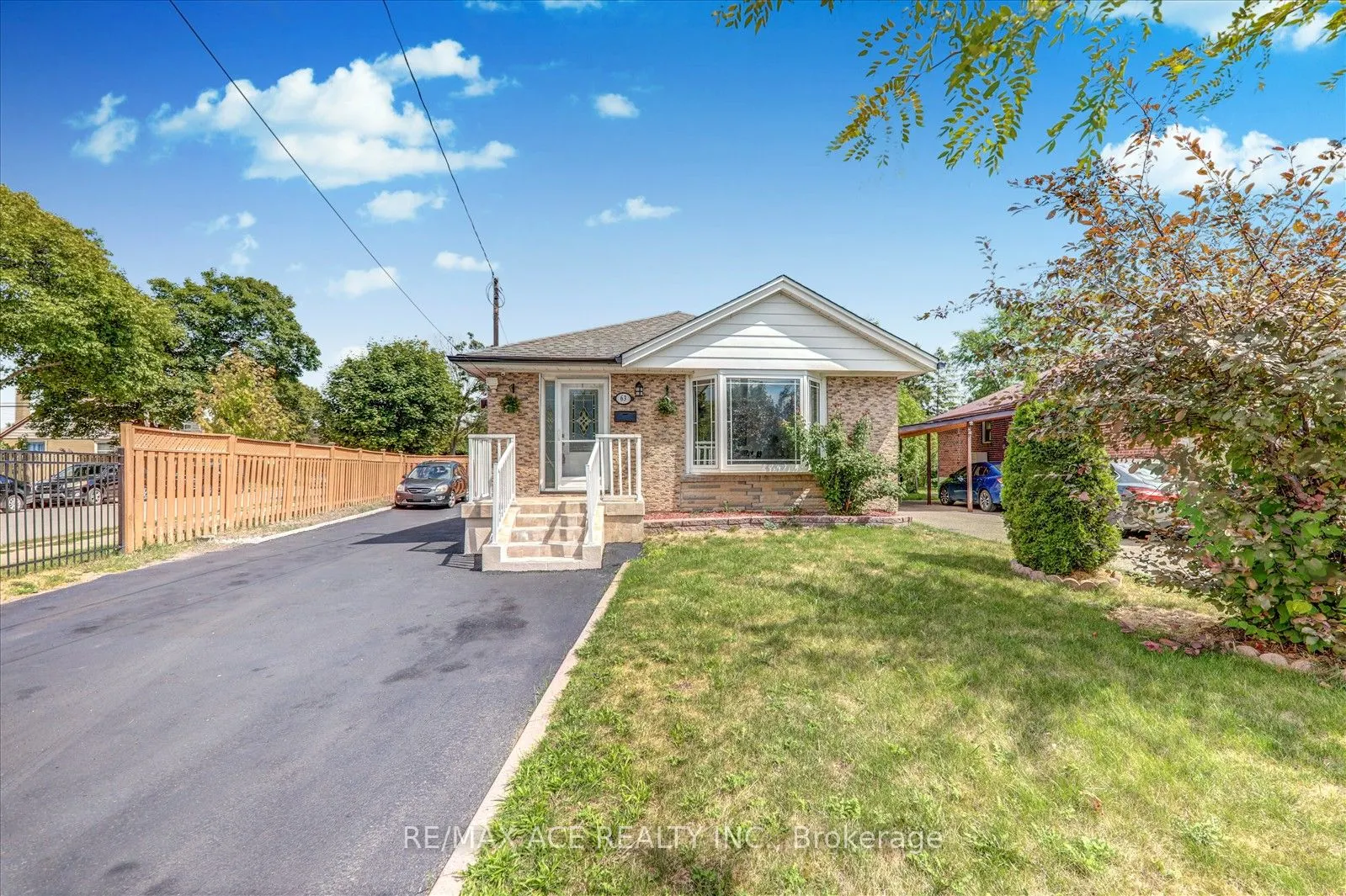 63 Lynvalley Crescent