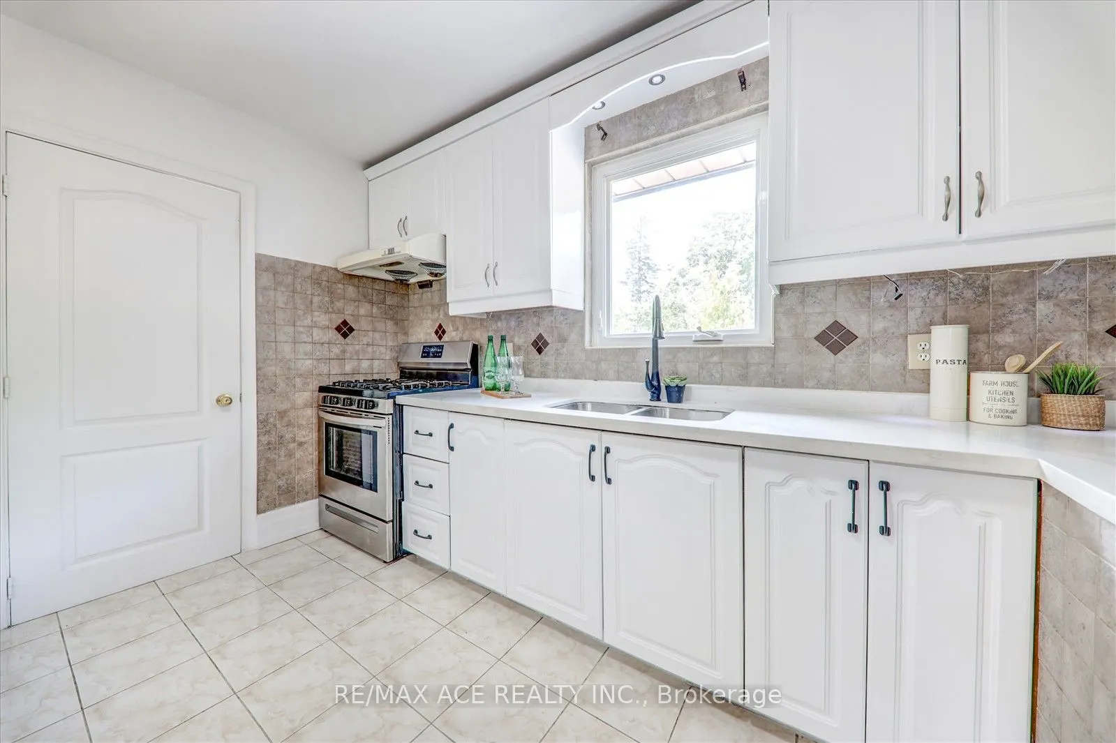 63 Lynvalley Crescent
