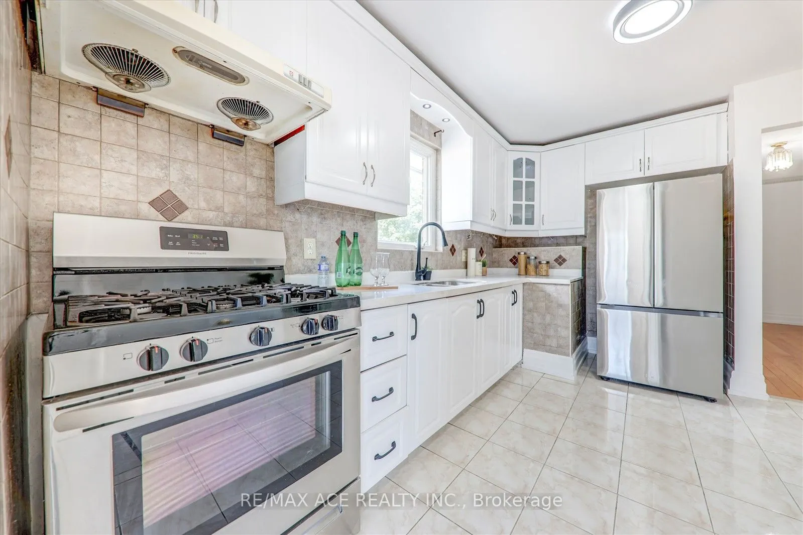 63 Lynvalley Crescent