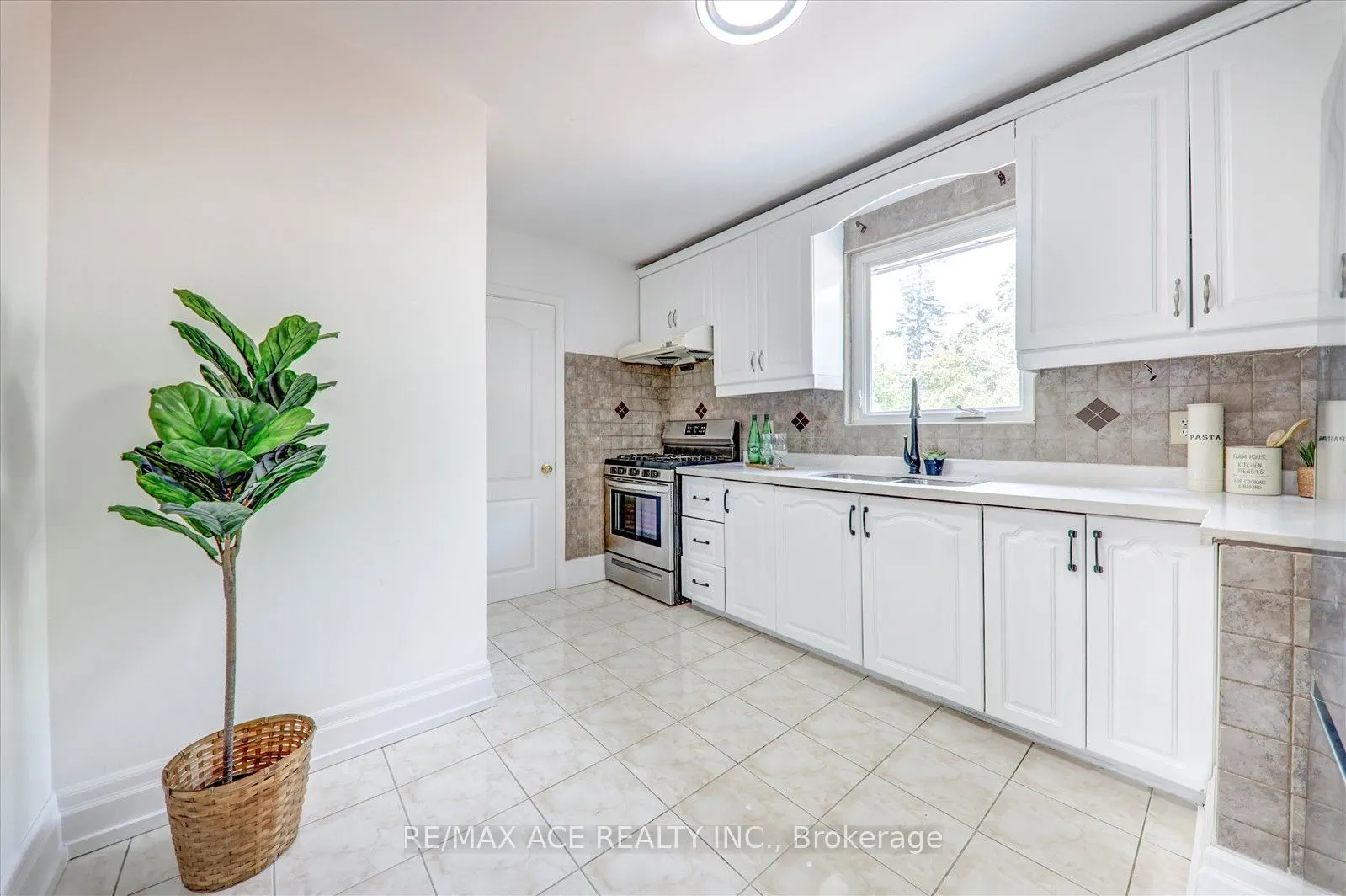 63 Lynvalley Crescent
