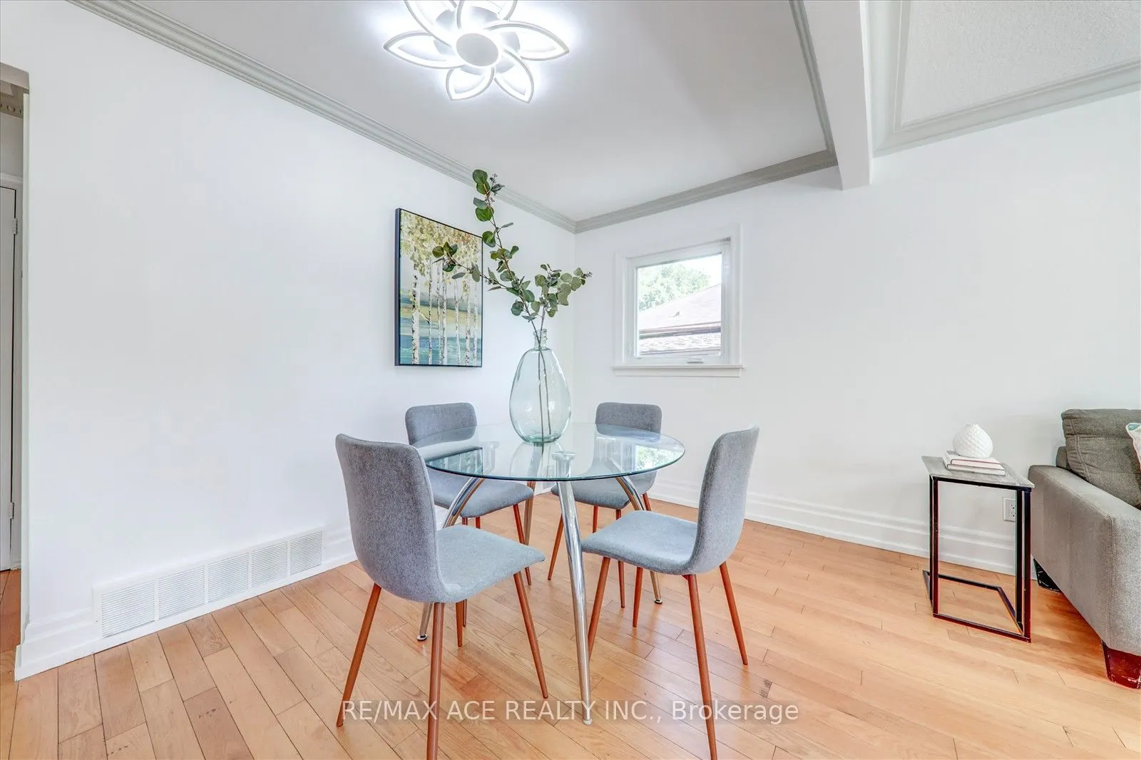 63 Lynvalley Crescent