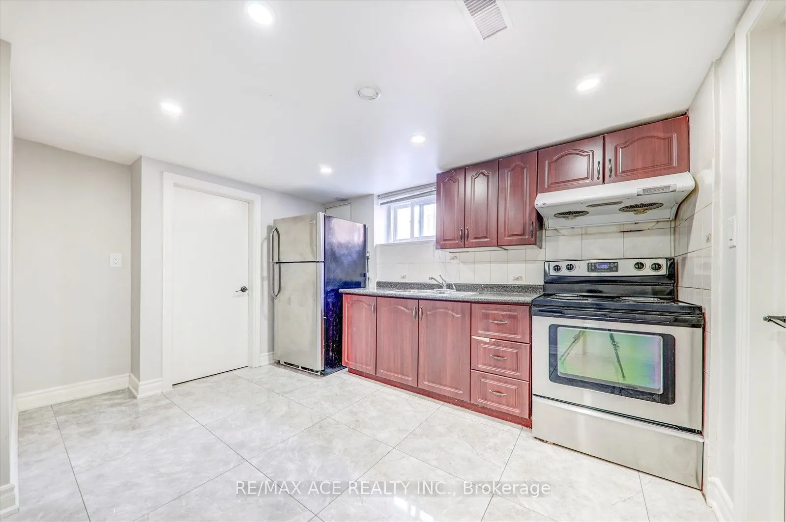 63 Lynvalley Crescent