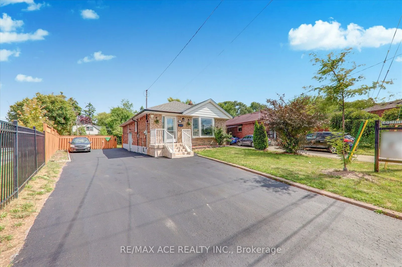 63 Lynvalley Crescent