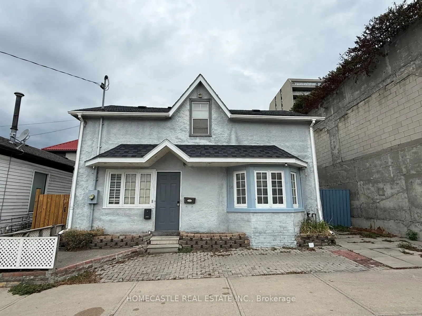 36 Richmond Street E