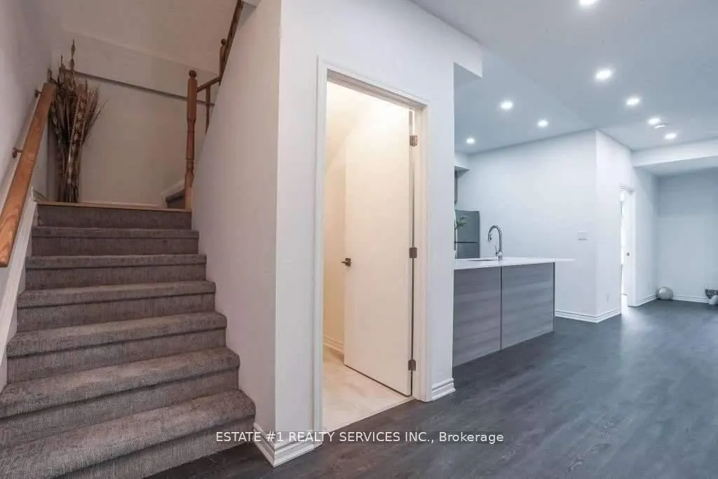 7 Falaise Road, #A