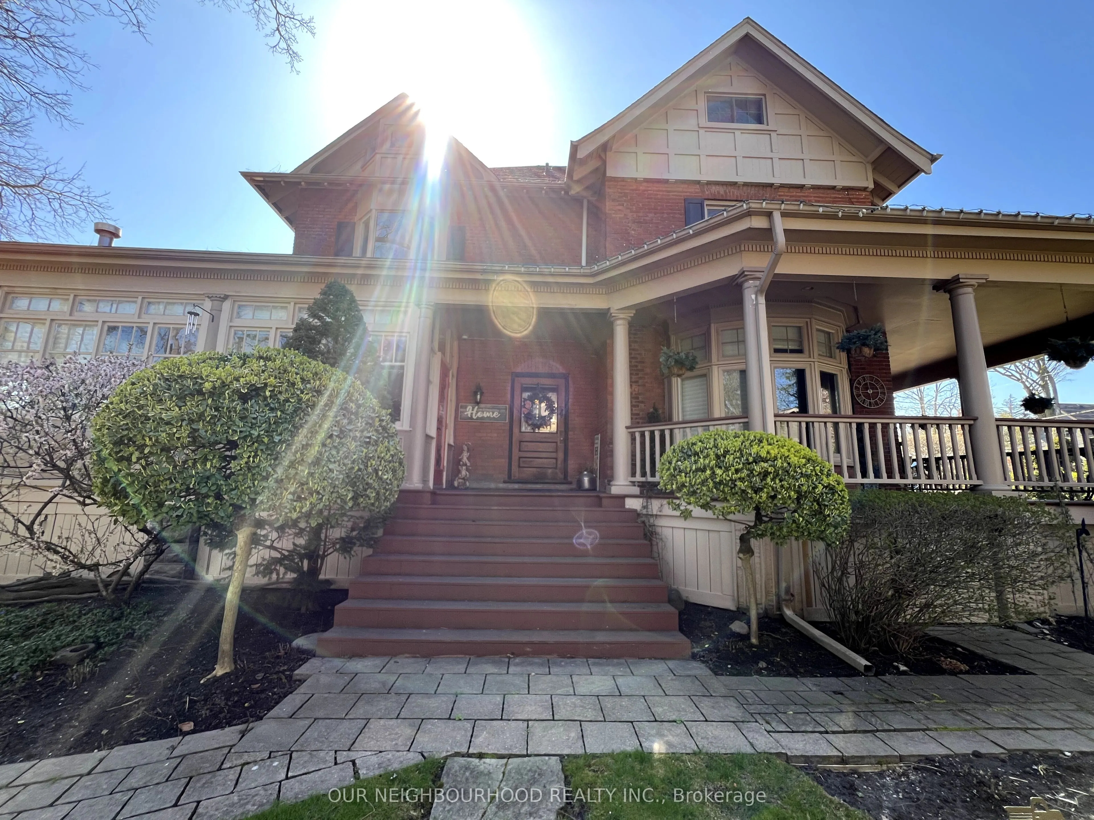 305 Trent Street W