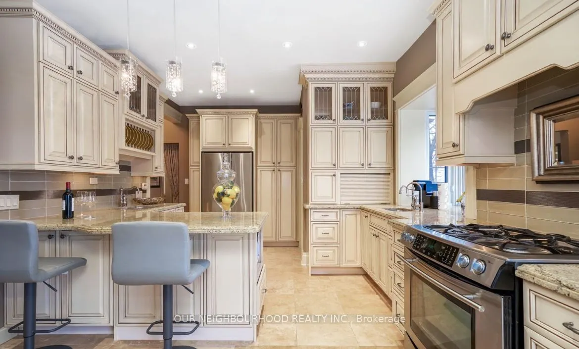 305 Trent Street W