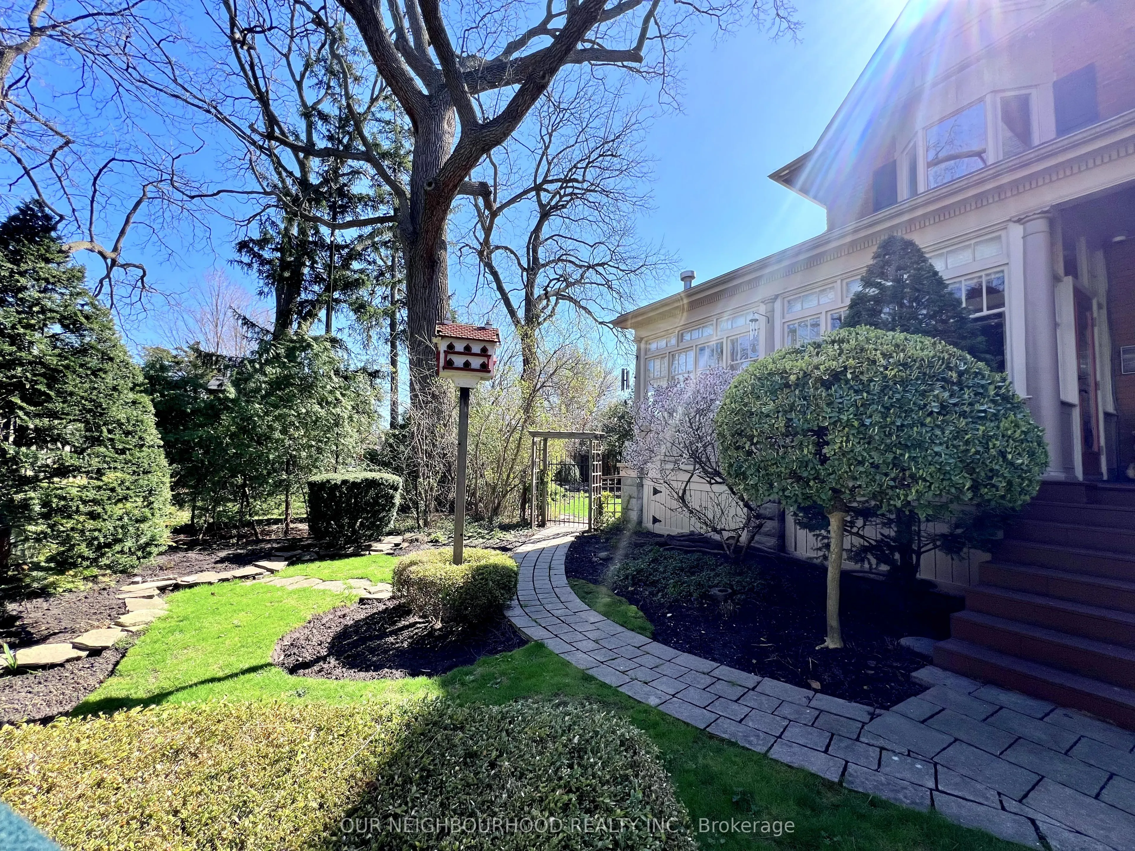 305 Trent Street W