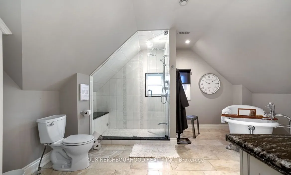 305 Trent Street W
