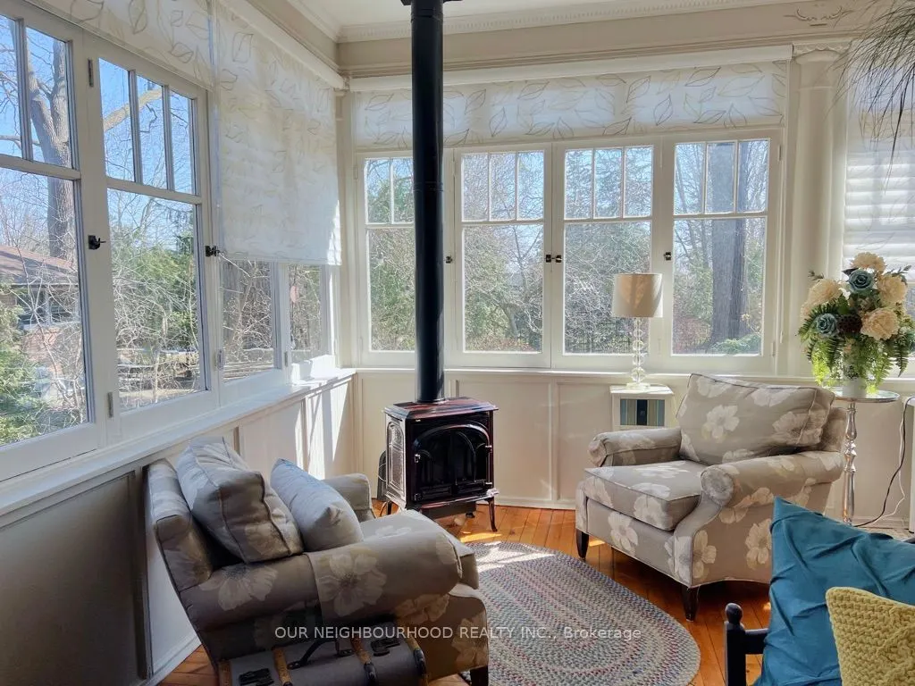 305 Trent Street W