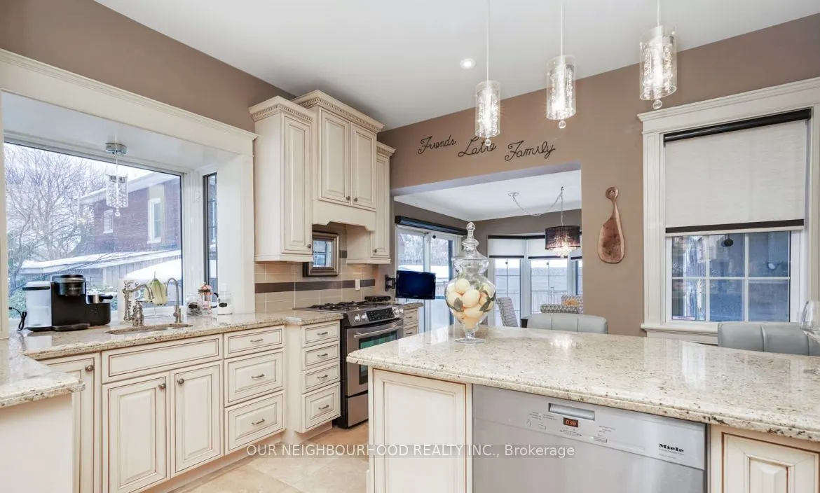 305 Trent Street W