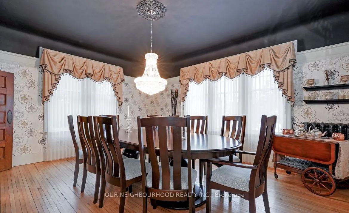 305 Trent Street W