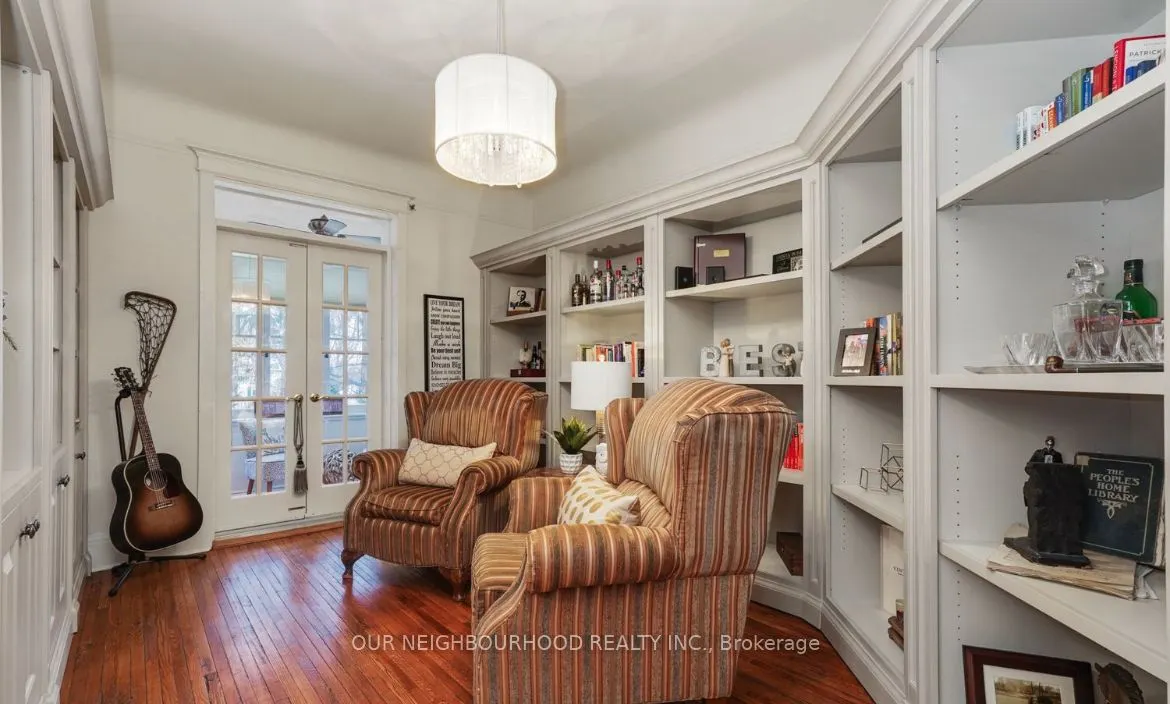 305 Trent Street W