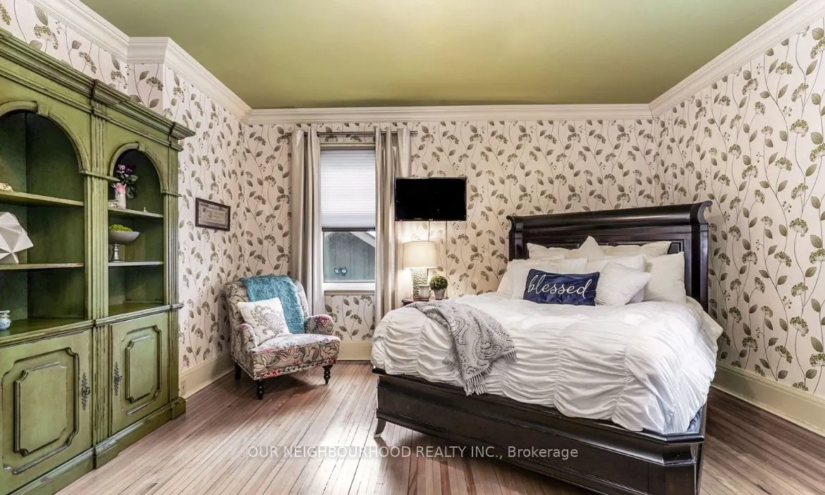 305 Trent Street W