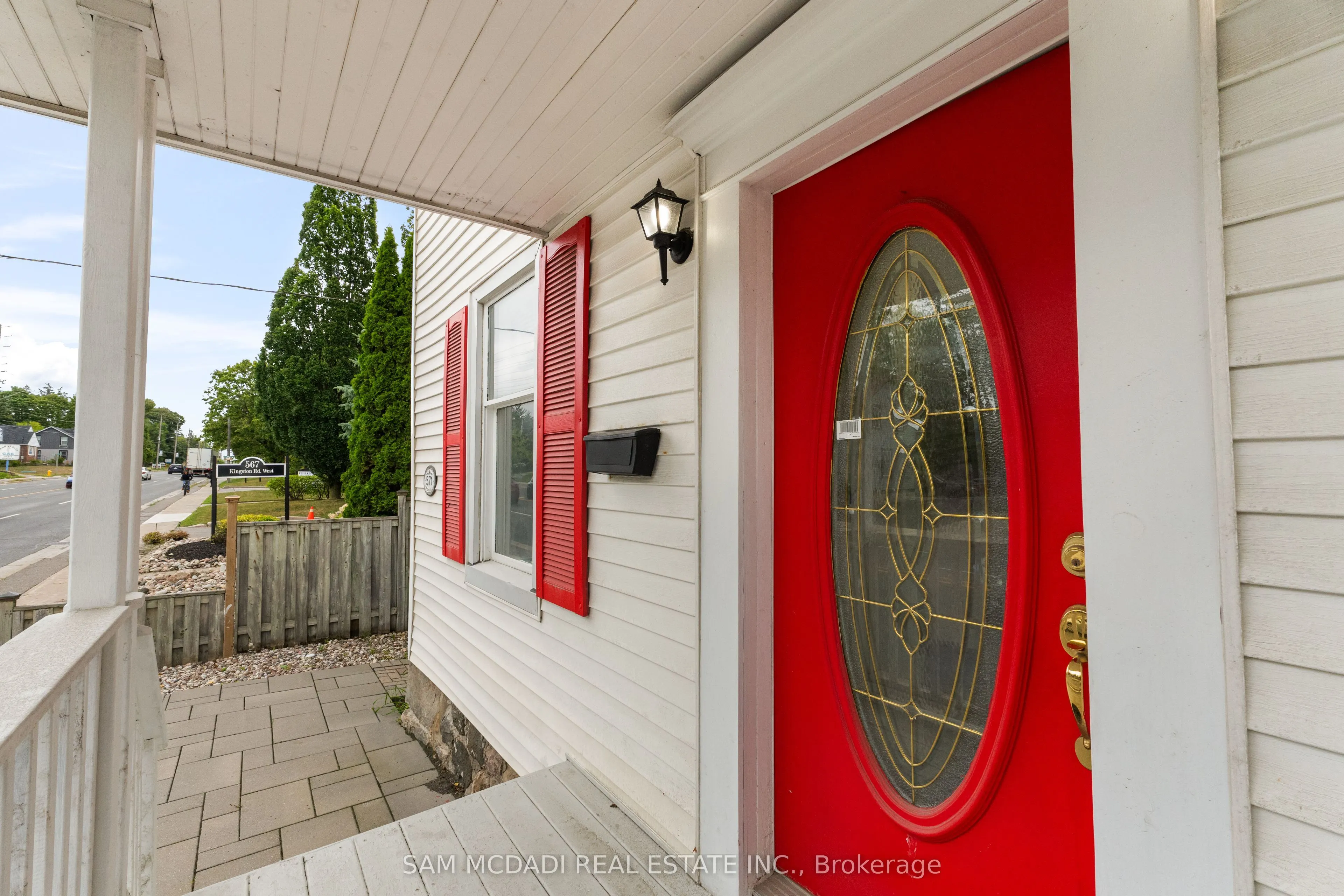 571 Kingston Road W