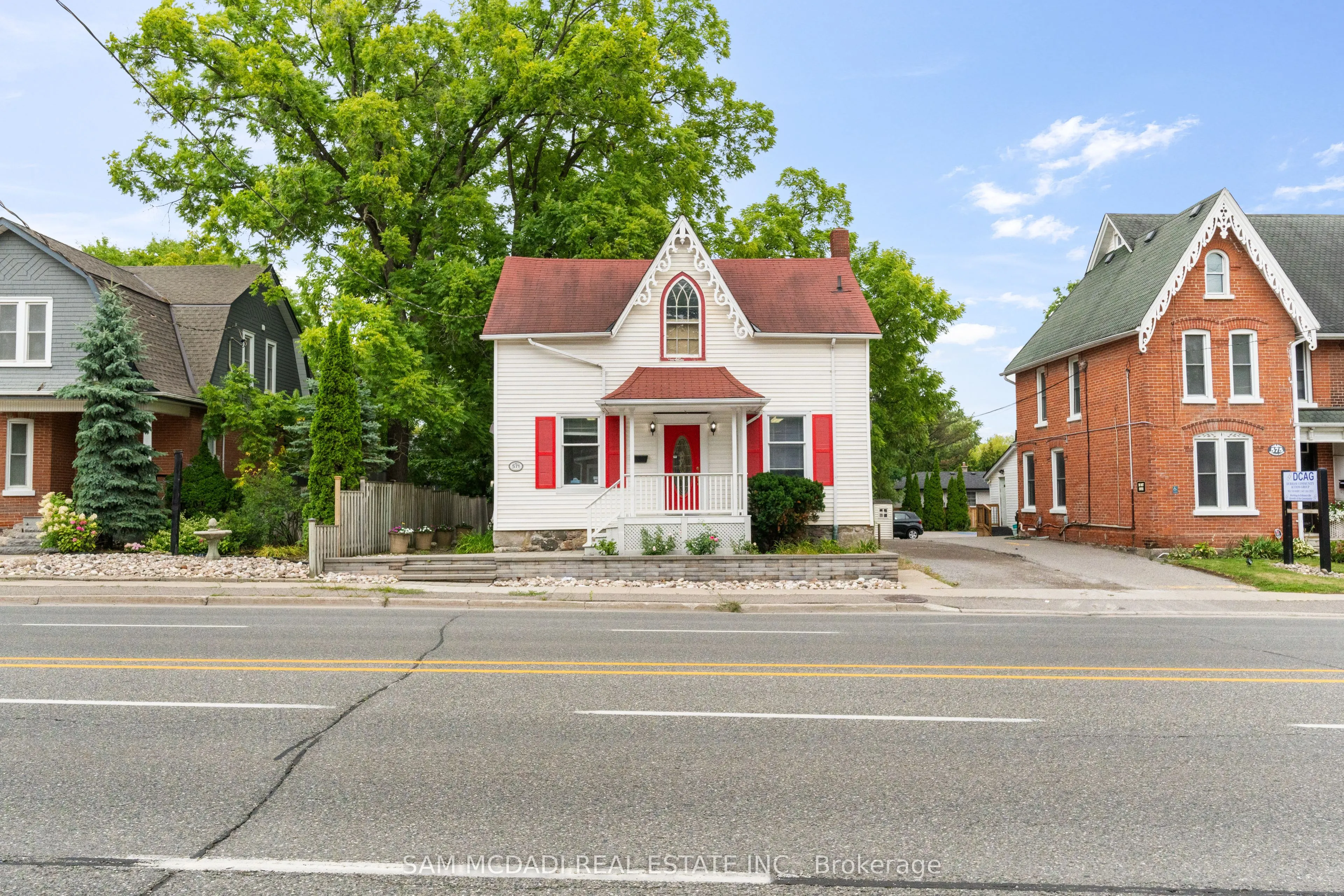 571 Kingston Road W