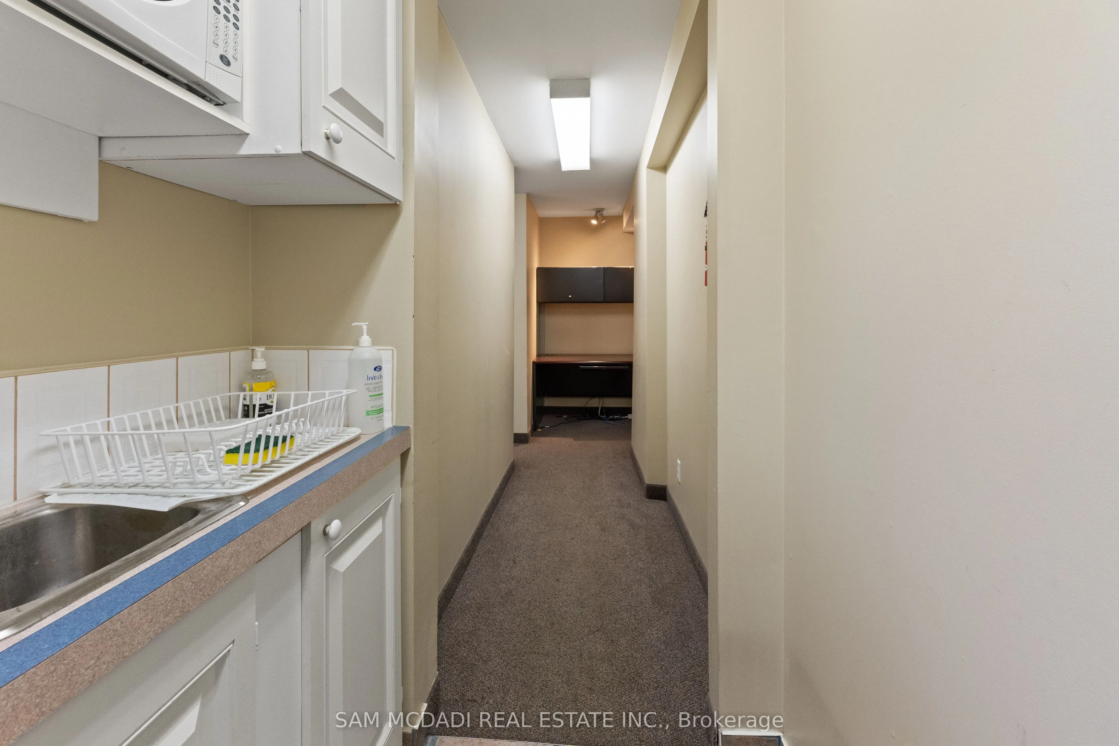 571 Kingston Road W