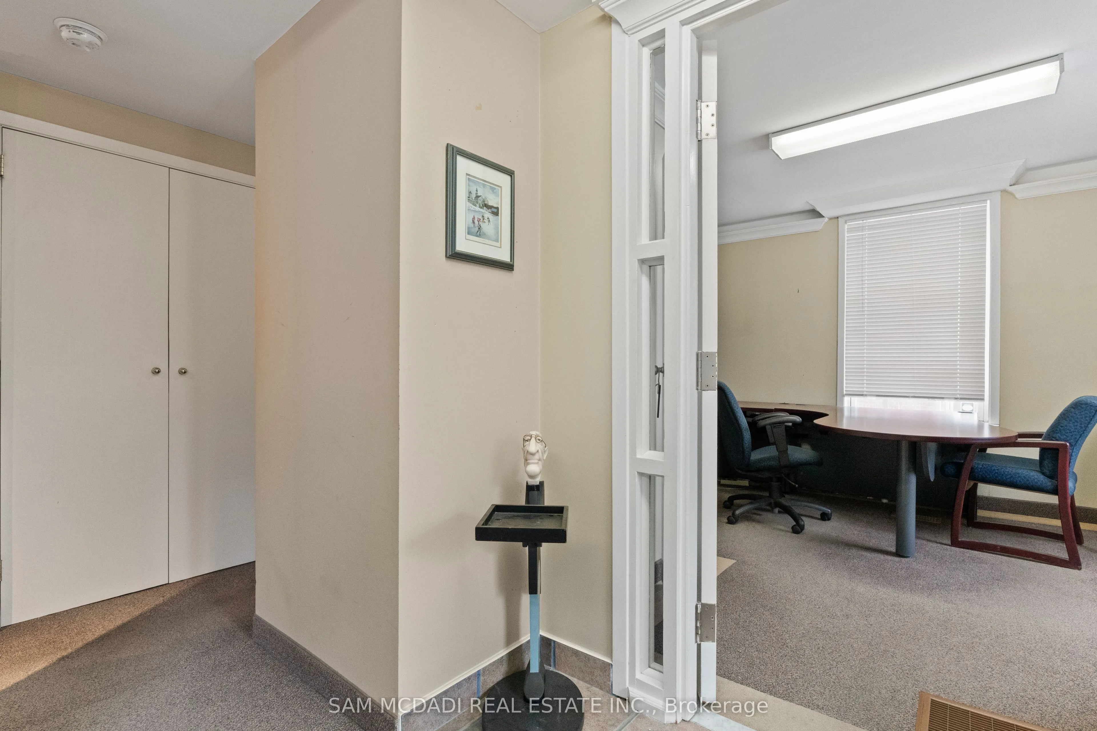 571 Kingston Road W