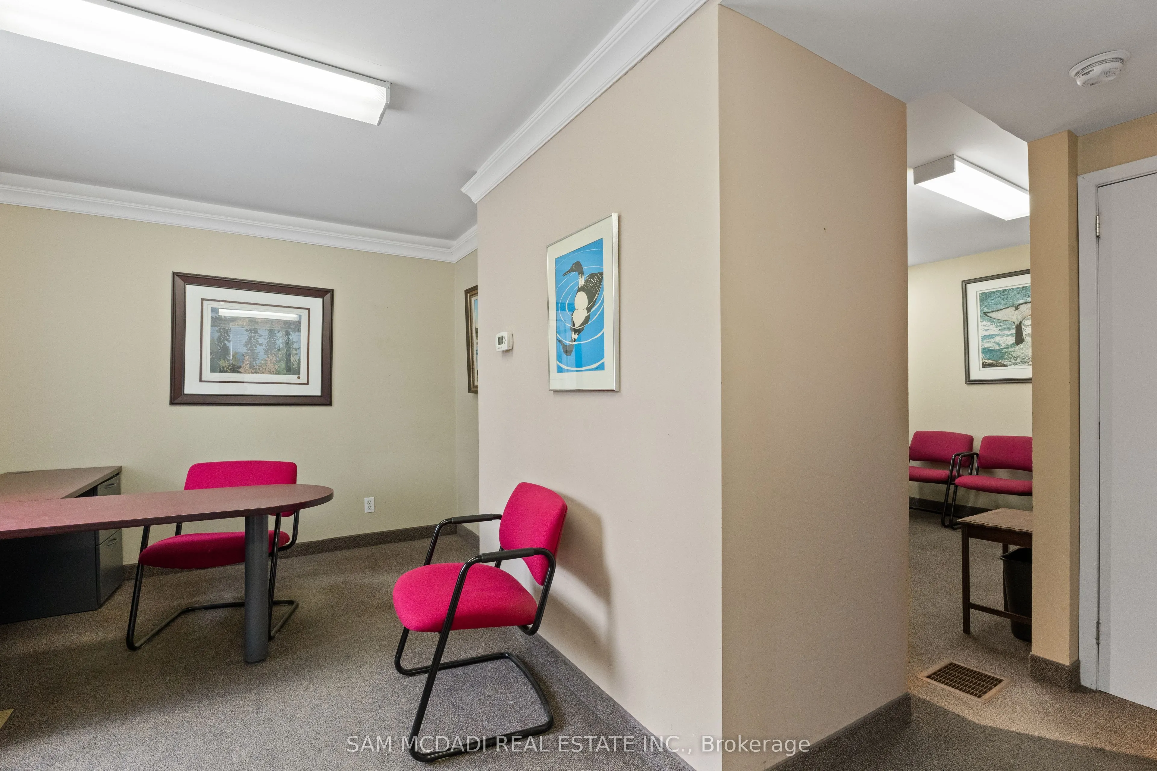 571 Kingston Road W