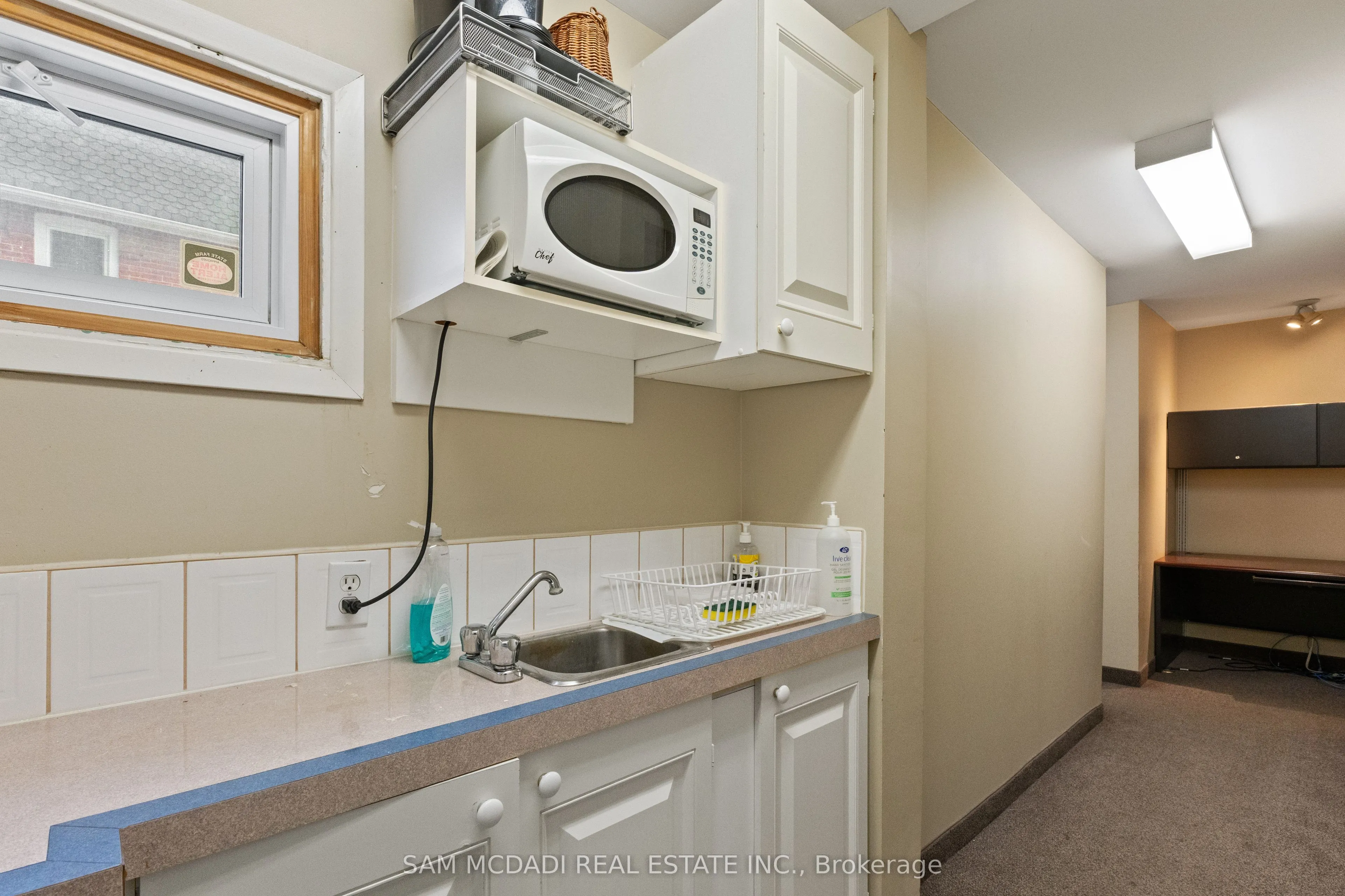 571 Kingston Road W