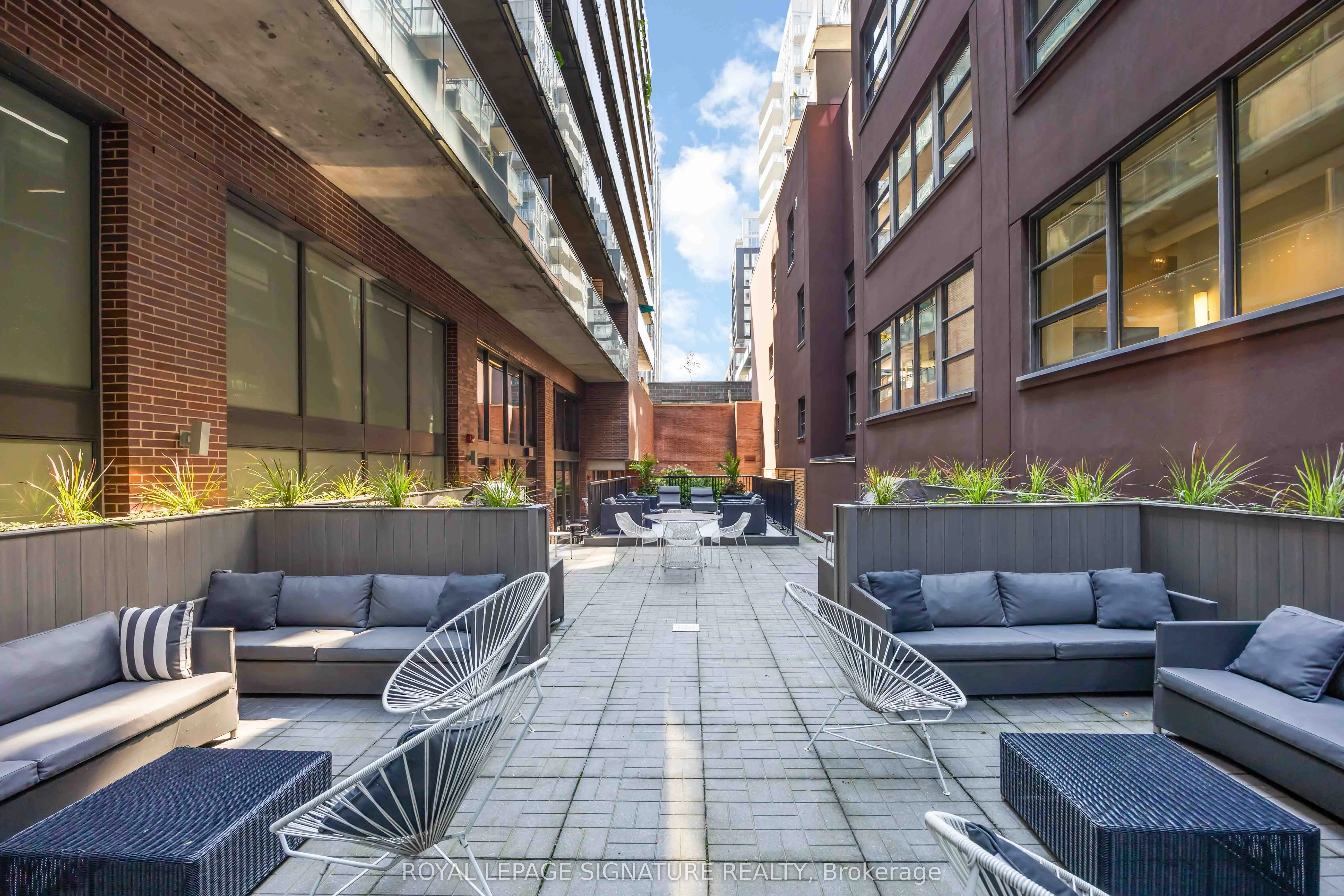 90 Broadview Avenue, #913