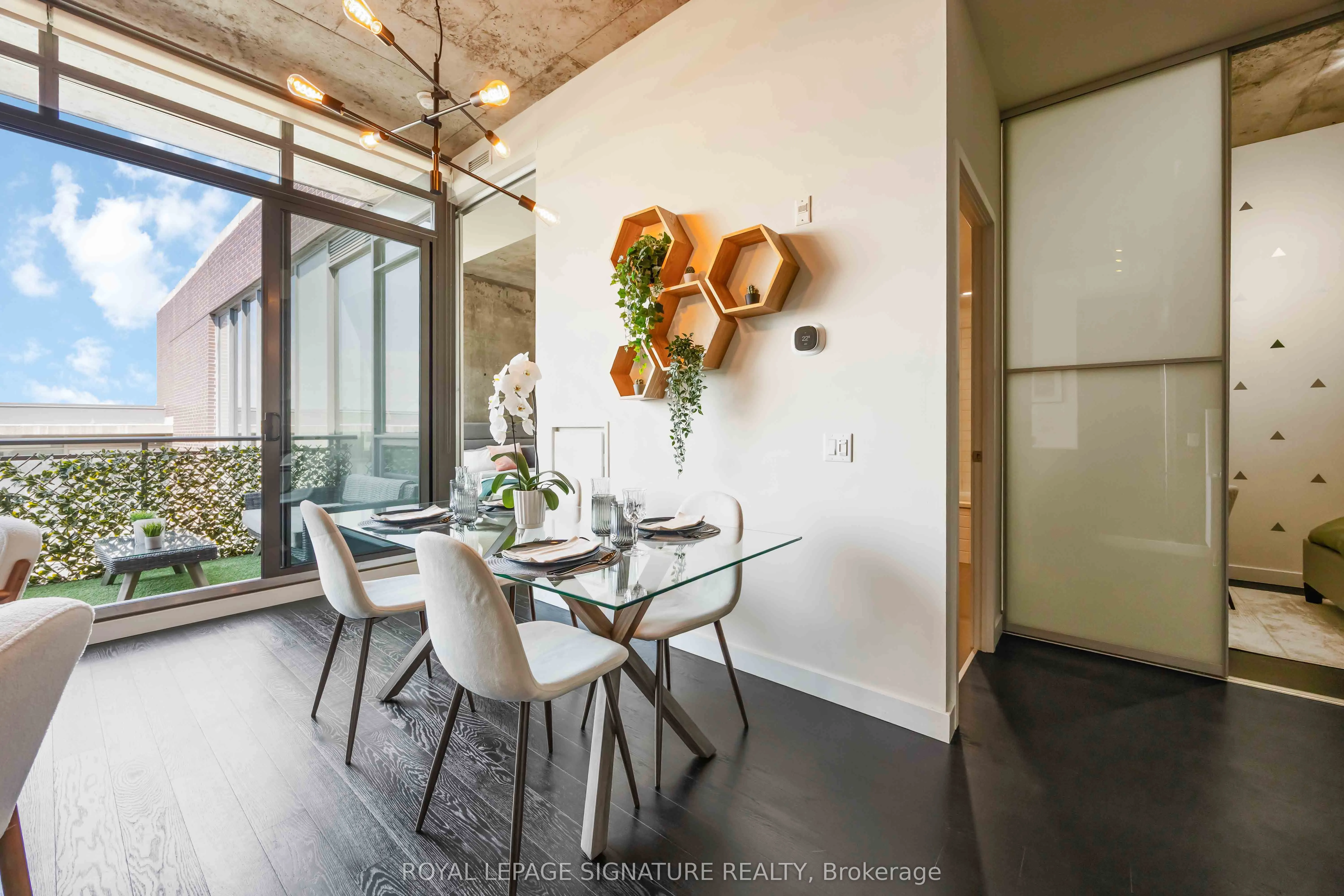 90 Broadview Avenue, #913