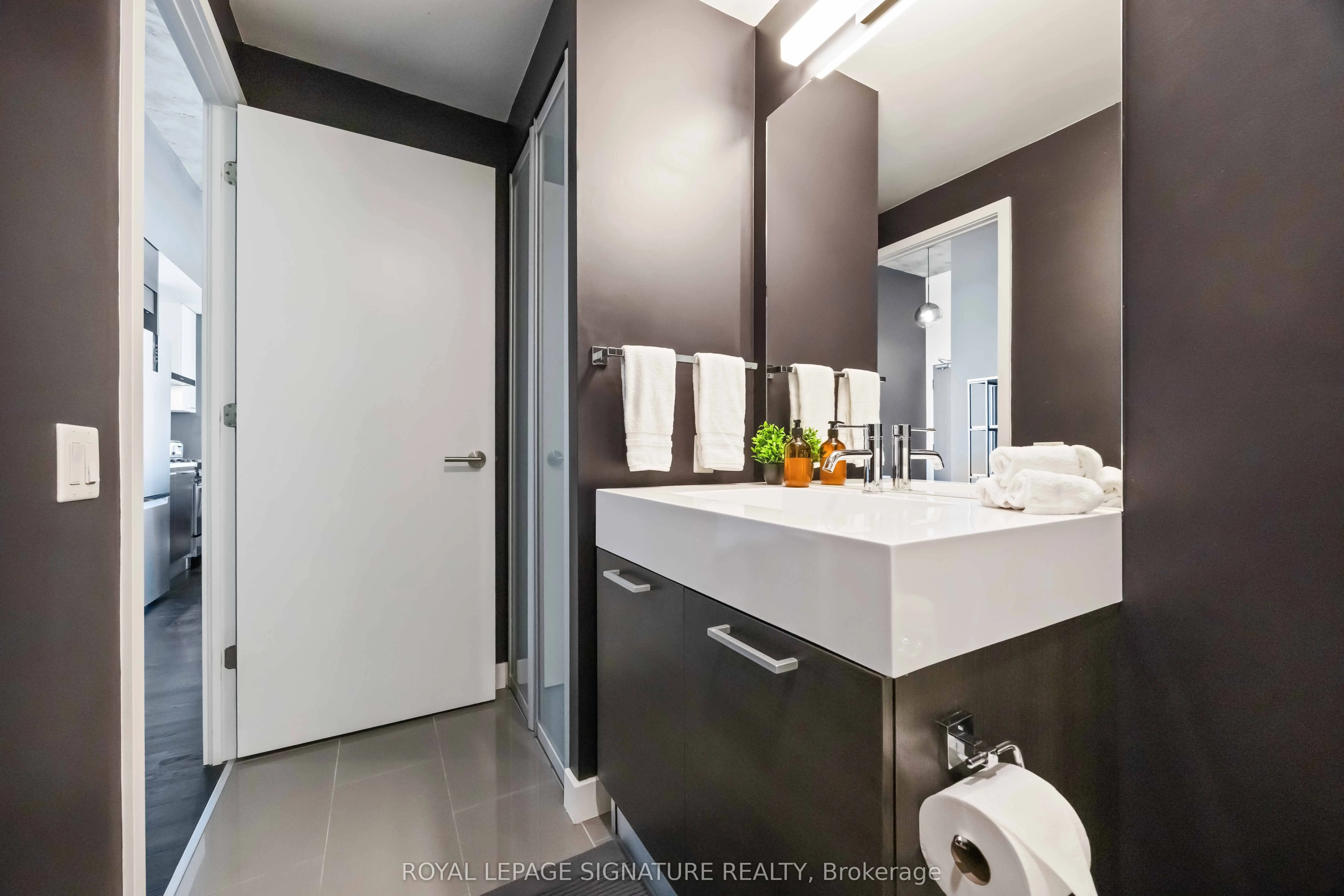 90 Broadview Avenue, #913