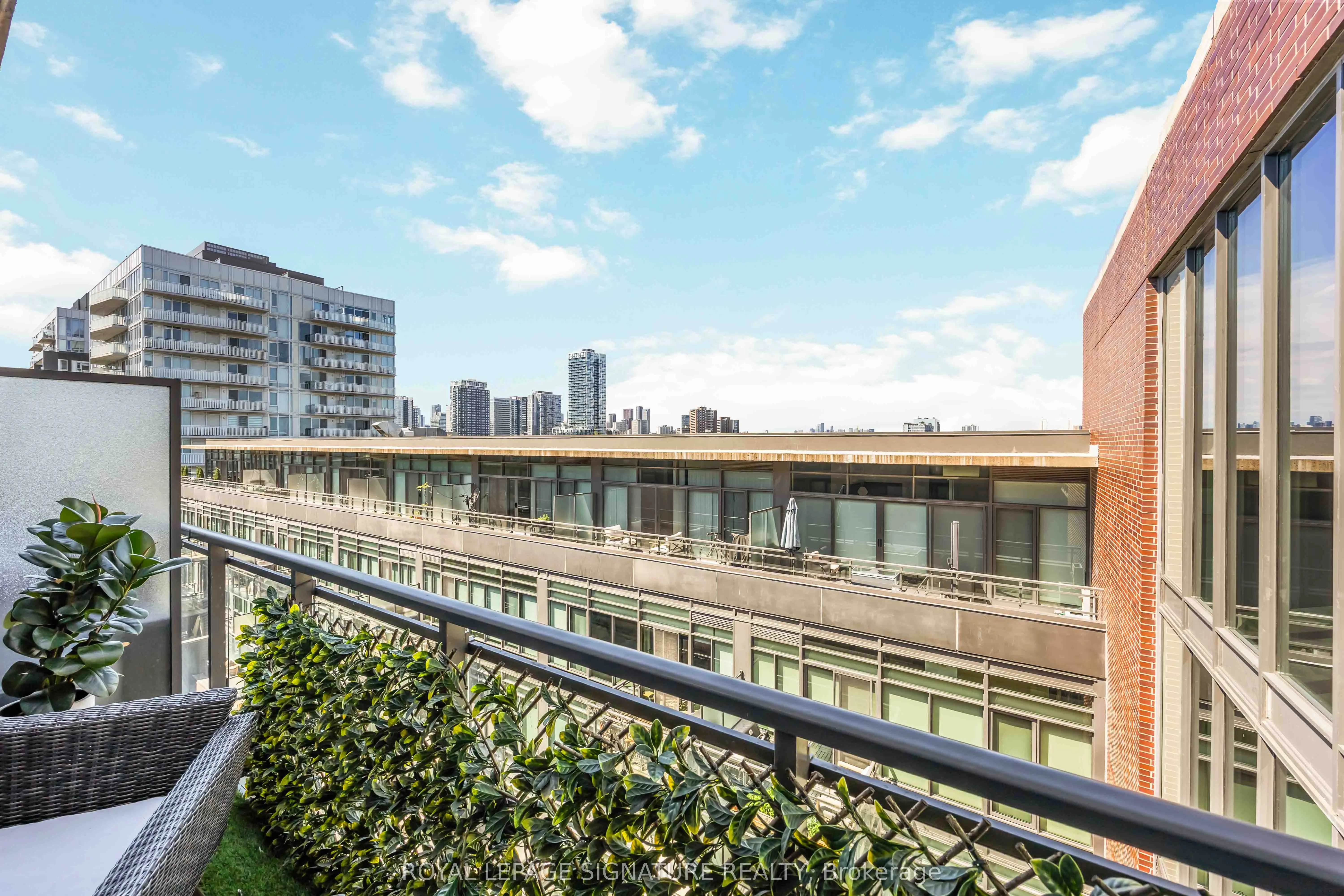 90 Broadview Avenue, #913