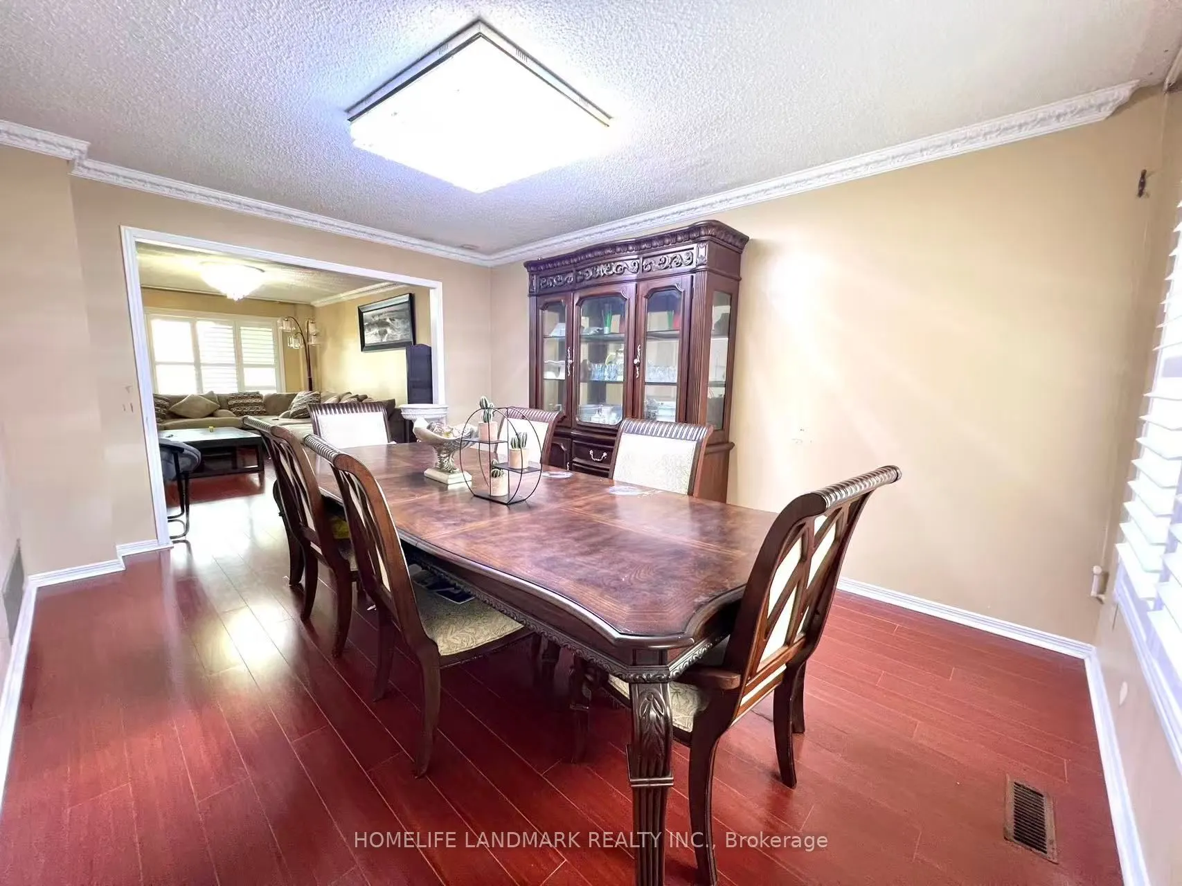 327 Goldhawk Trail