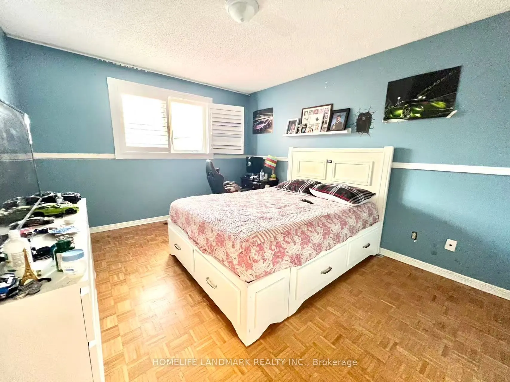 327 Goldhawk Trail