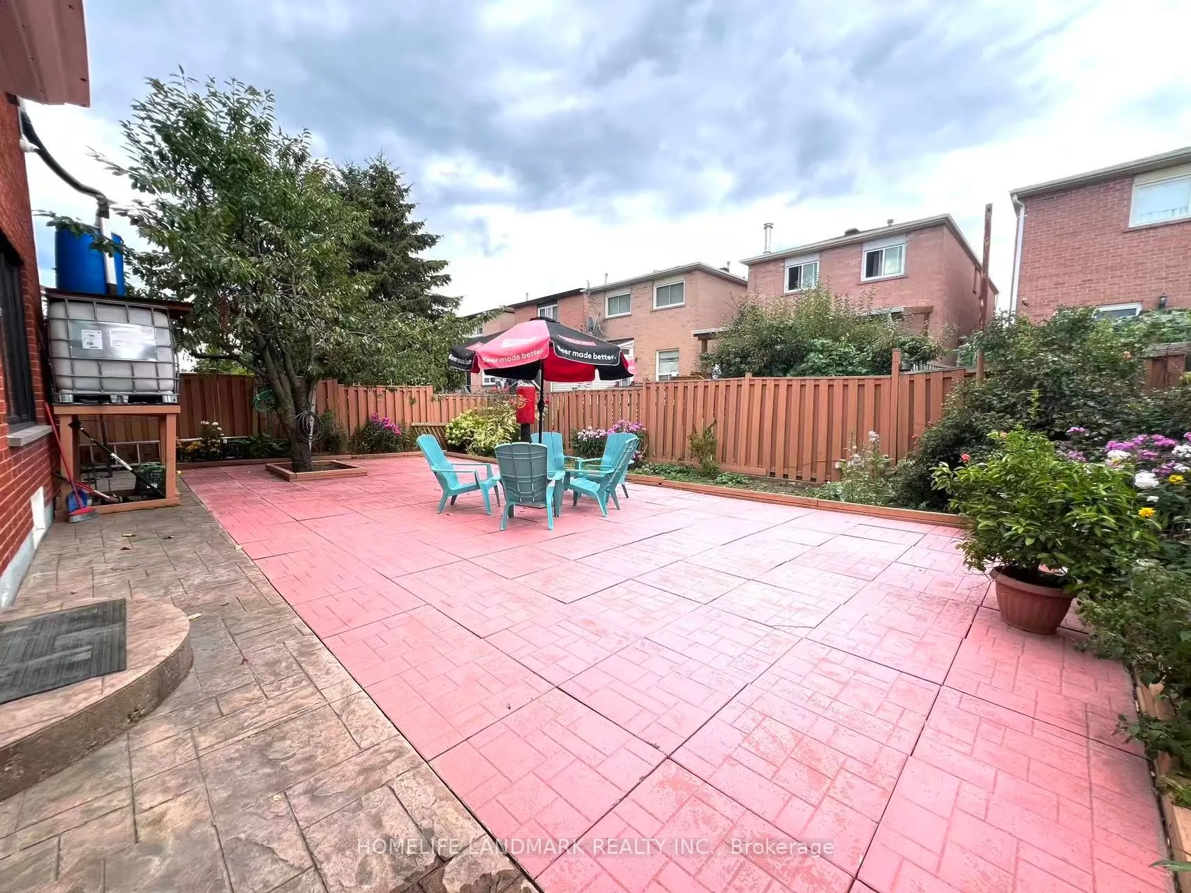 327 Goldhawk Trail