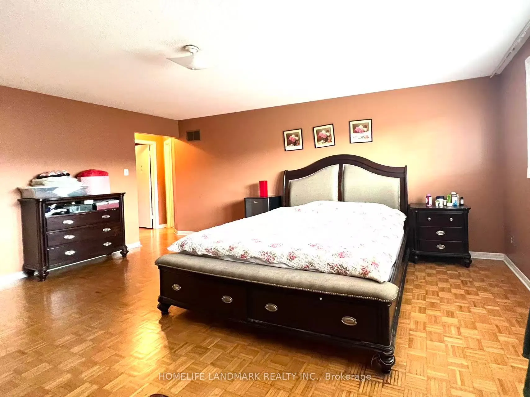 327 Goldhawk Trail