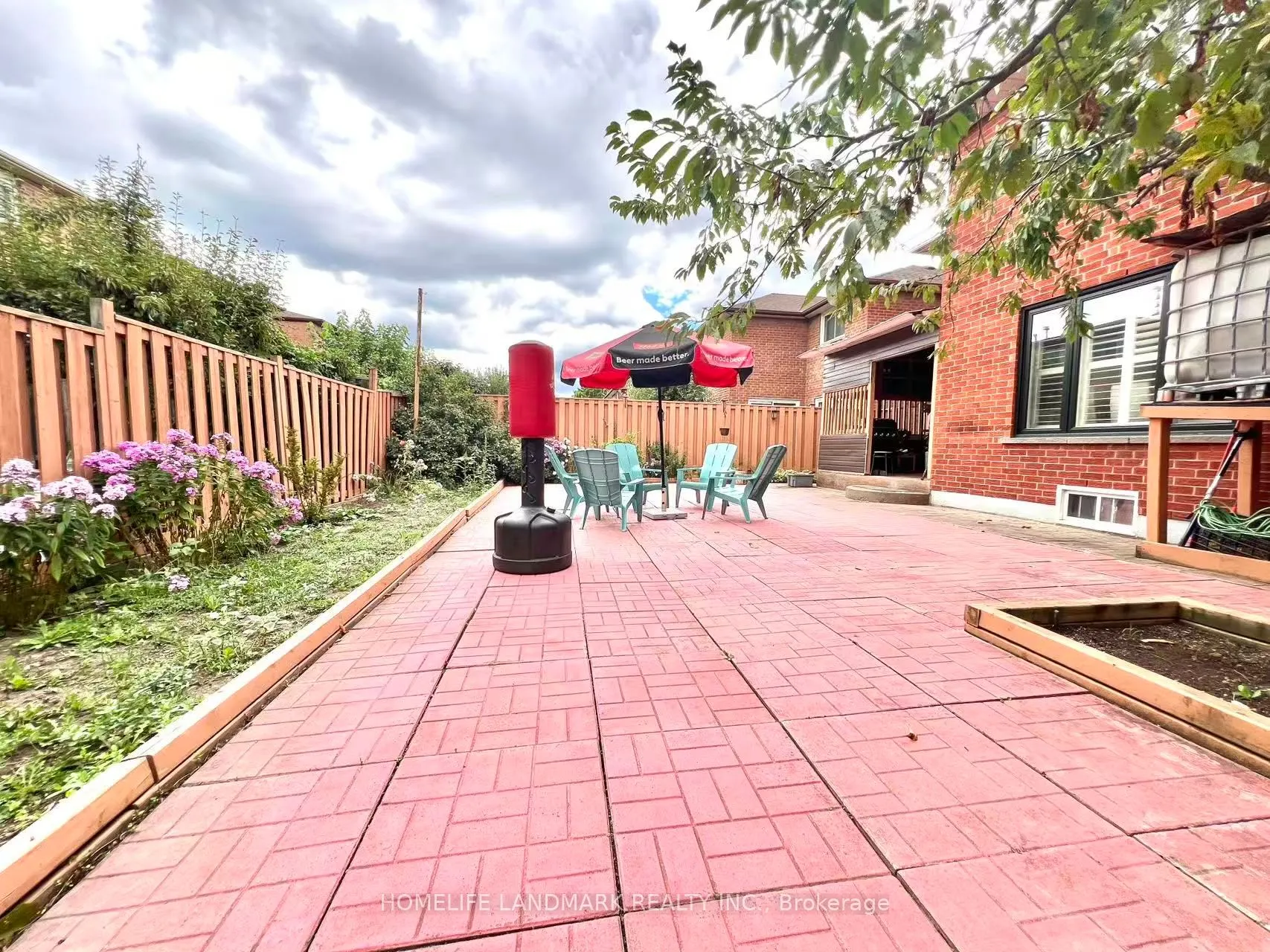 327 Goldhawk Trail