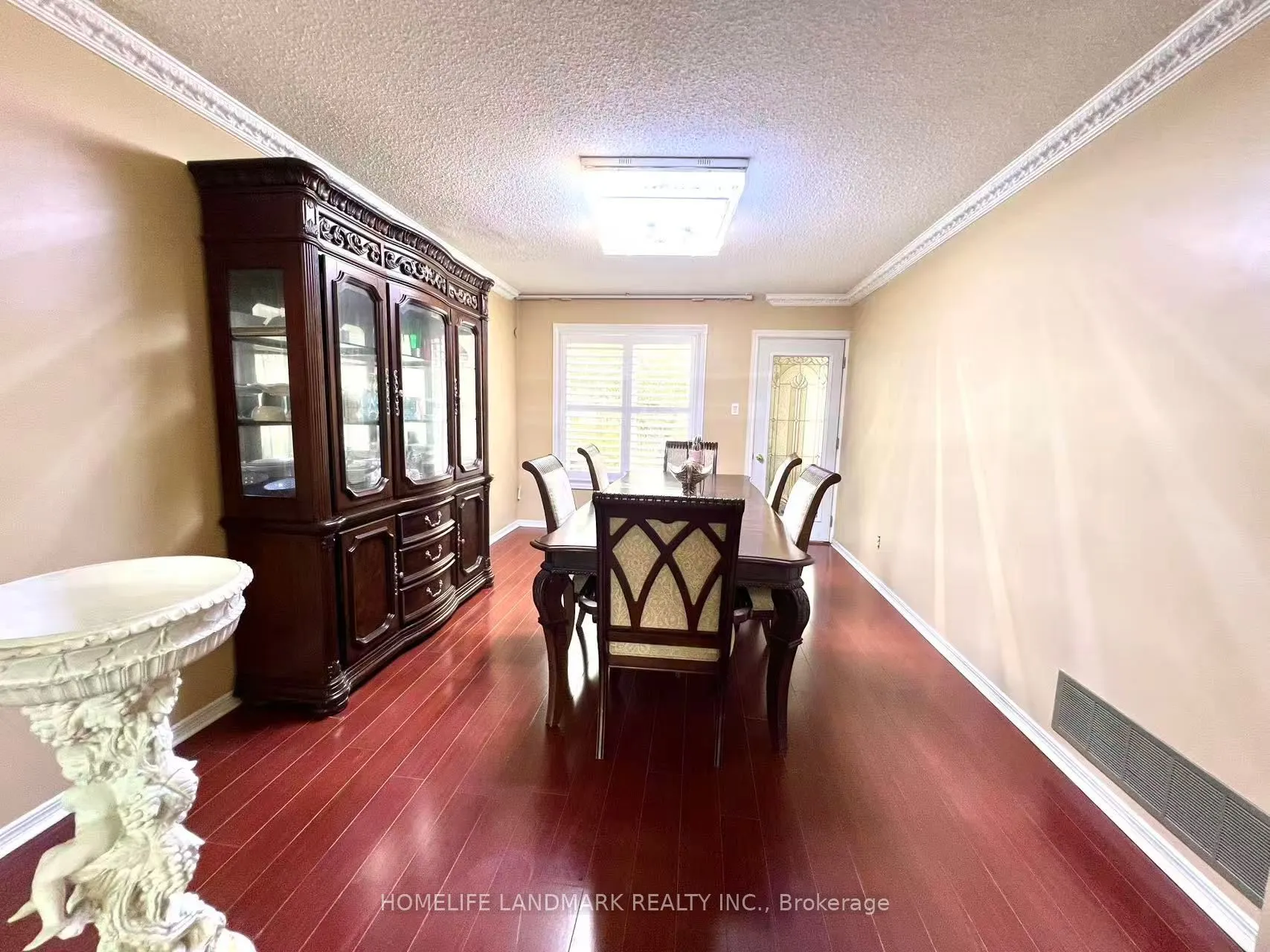 327 Goldhawk Trail