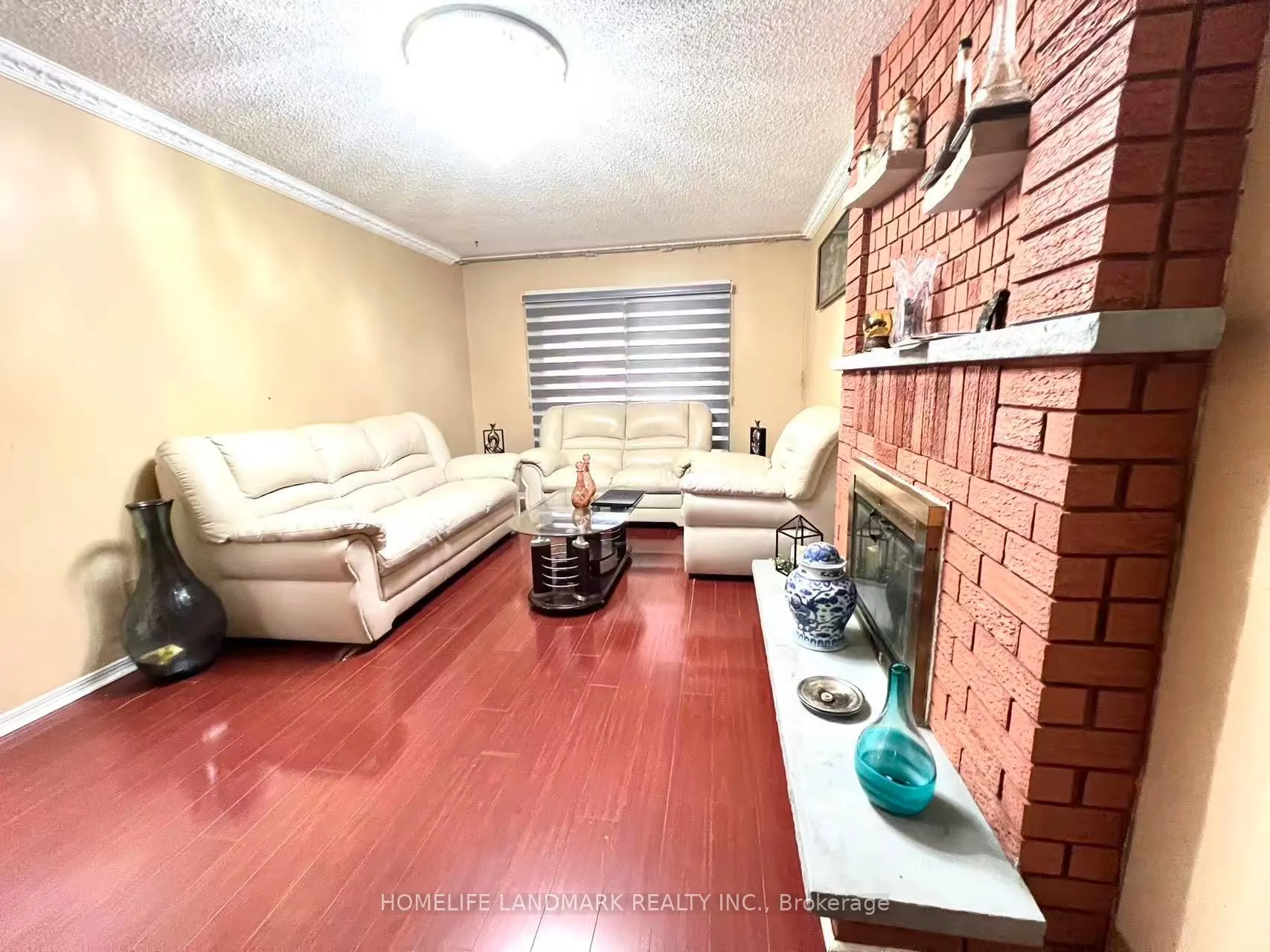 327 Goldhawk Trail