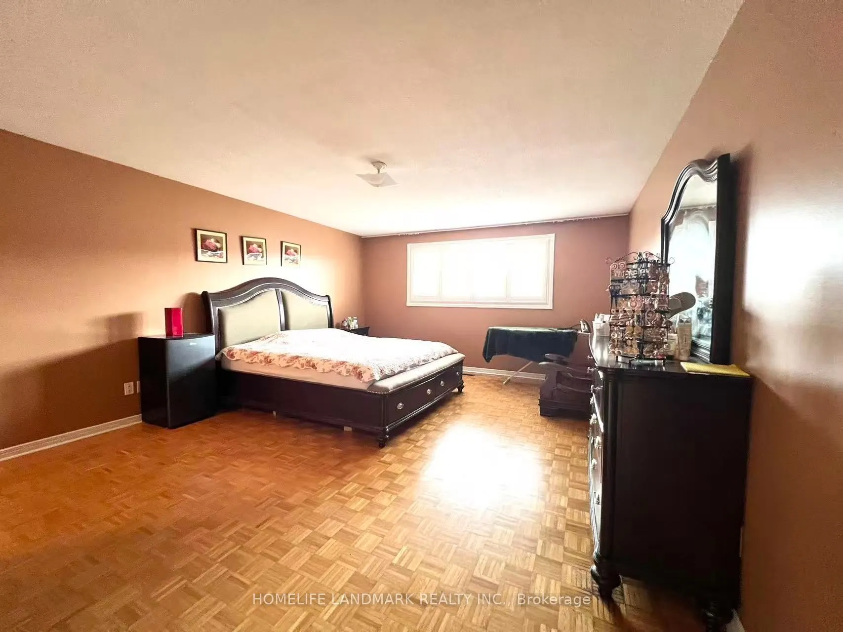 327 Goldhawk Trail