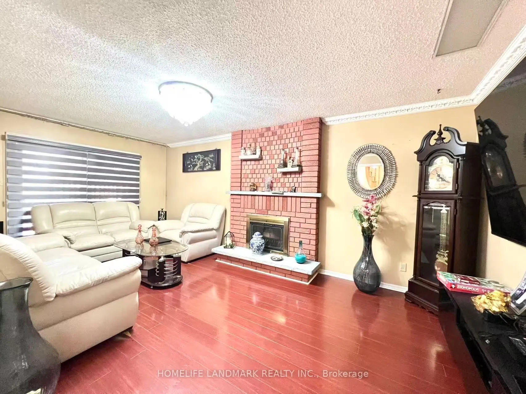 327 Goldhawk Trail